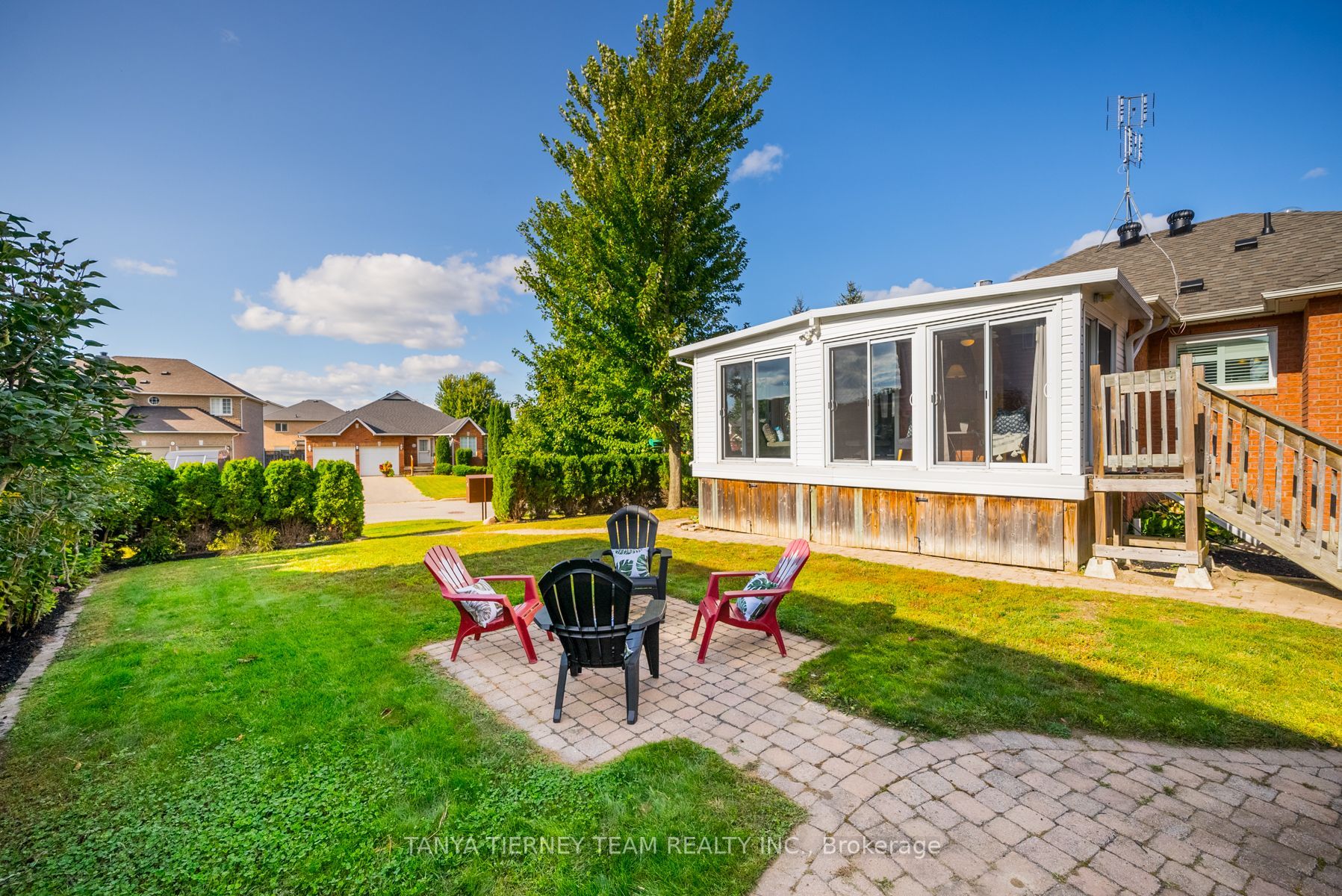 90 Perryview Dr
