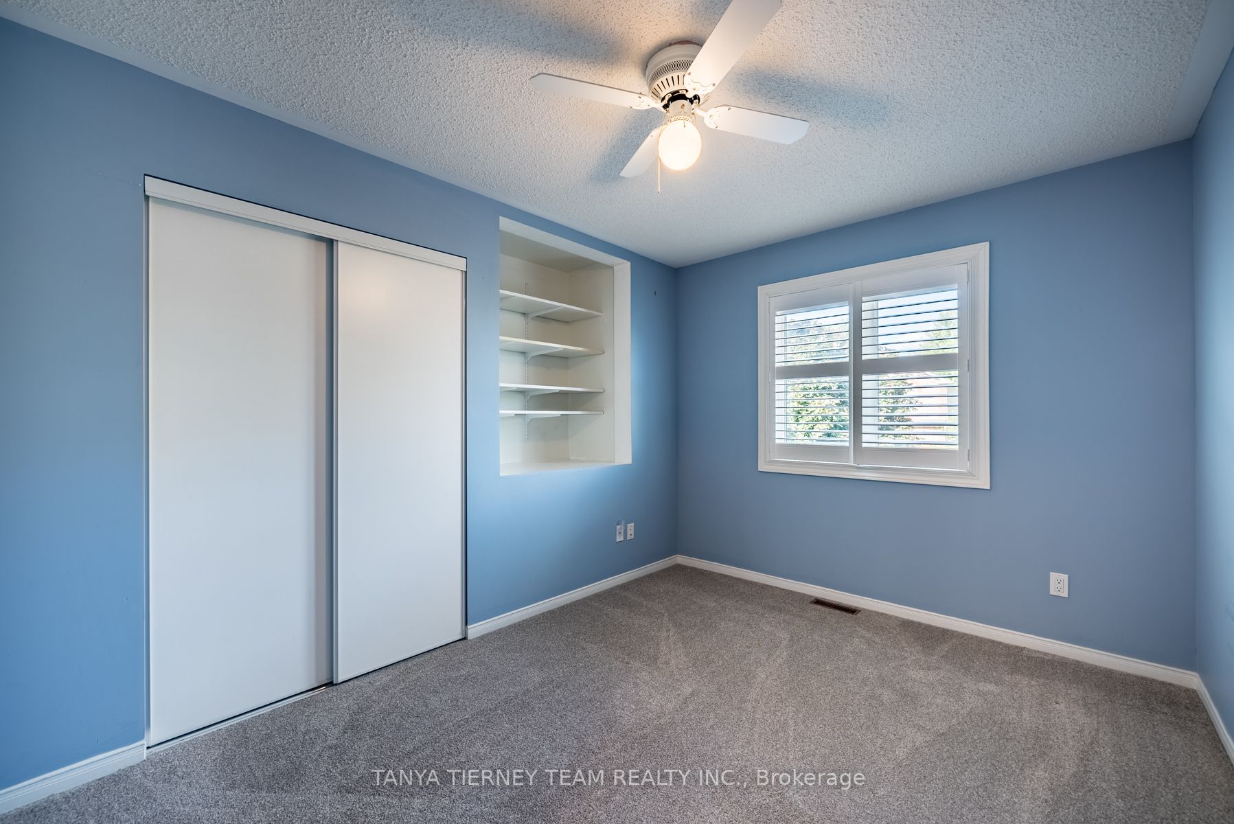 90 Perryview Dr