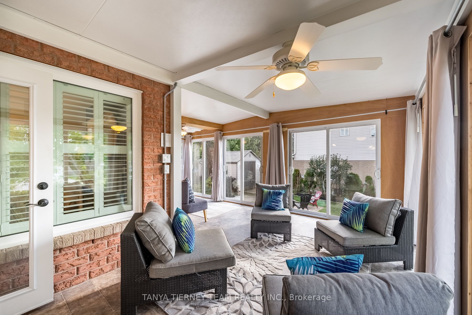 90 Perryview Dr