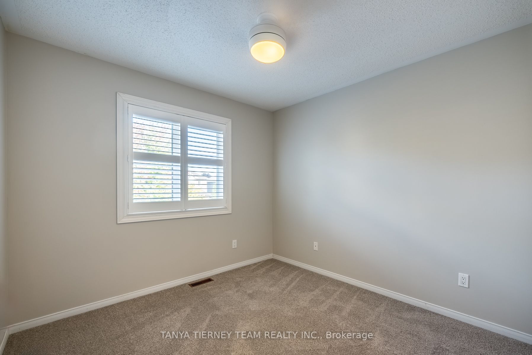 90 Perryview Dr