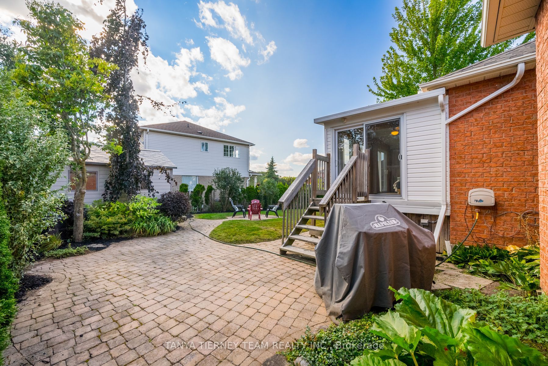 90 Perryview Dr