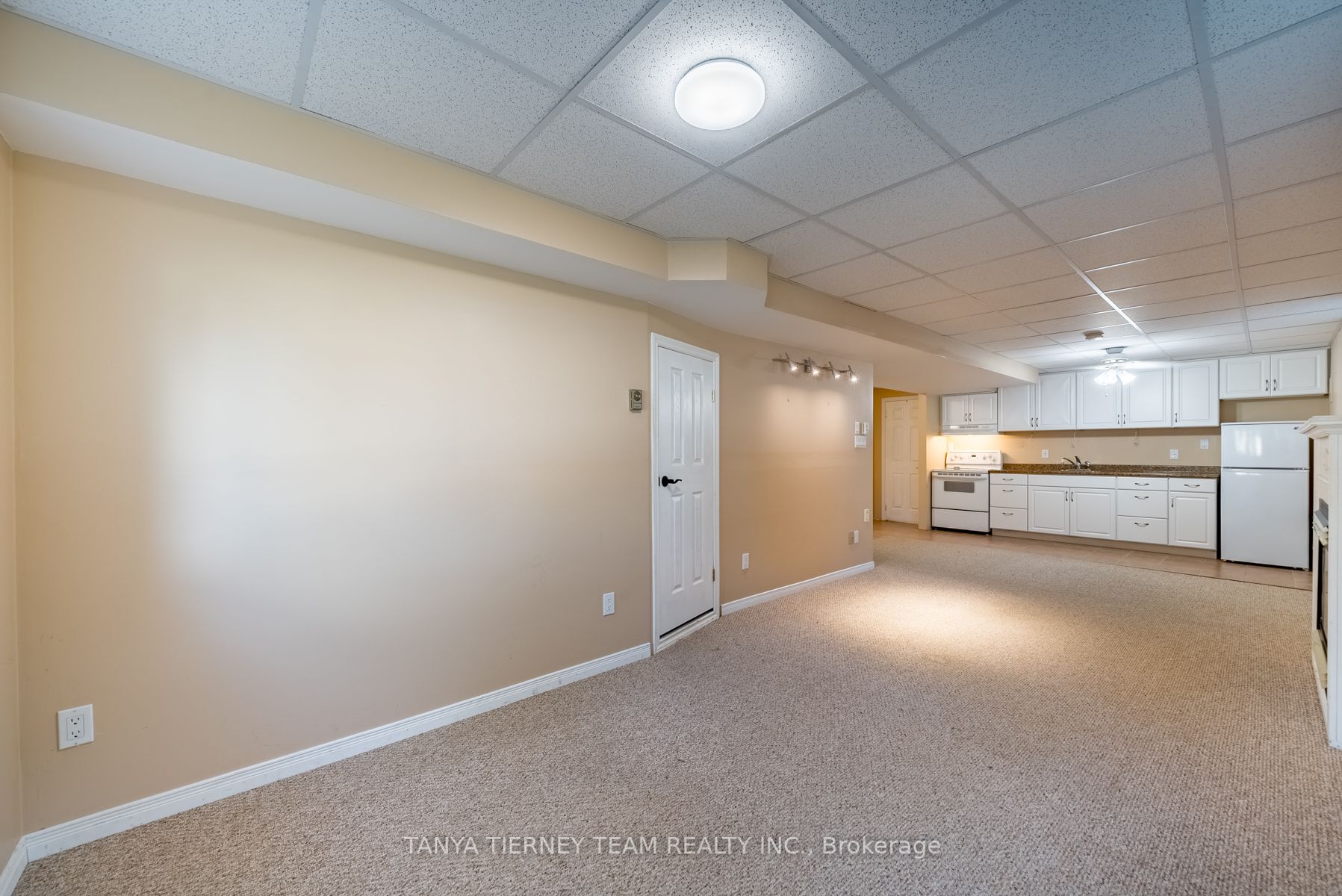 90 Perryview Dr