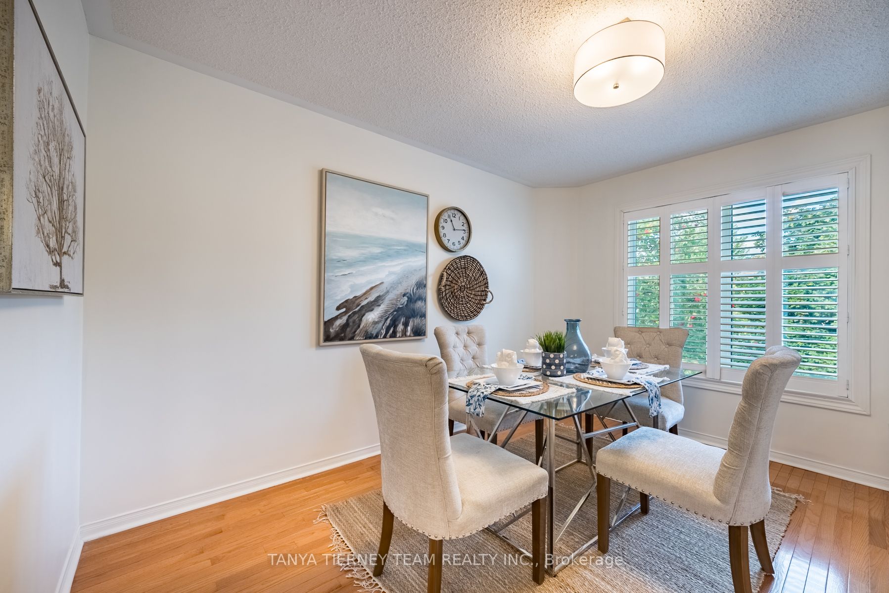 90 Perryview Dr