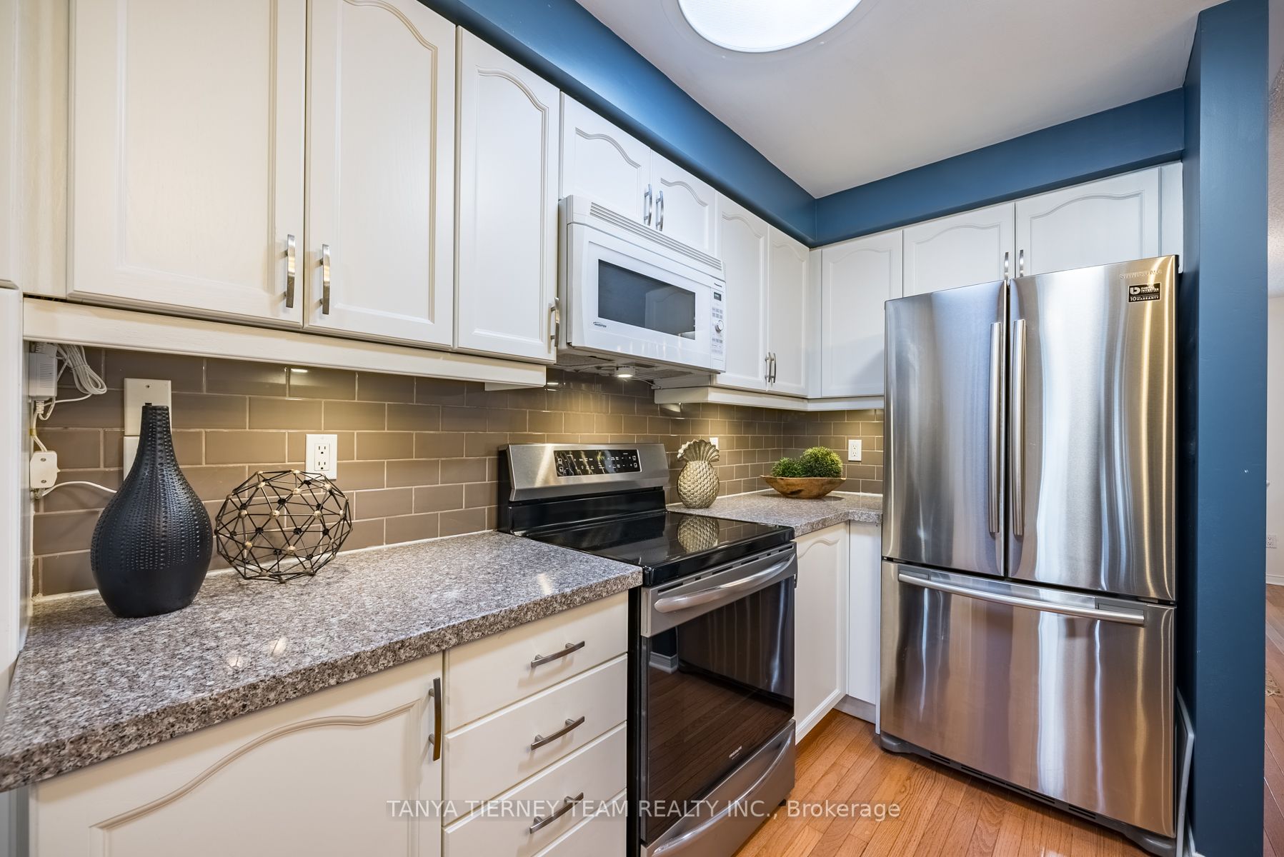 90 Perryview Dr