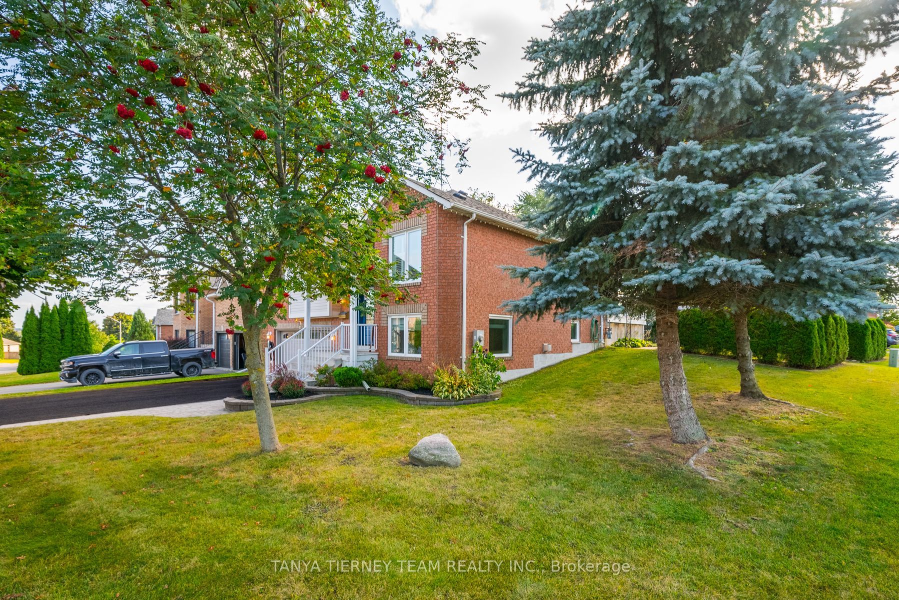 90 Perryview Dr