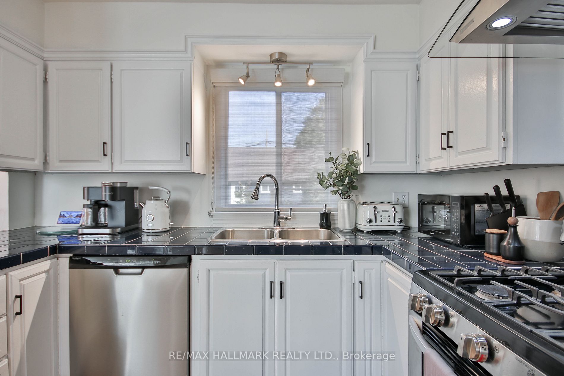 405 Pharmacy Avenue
