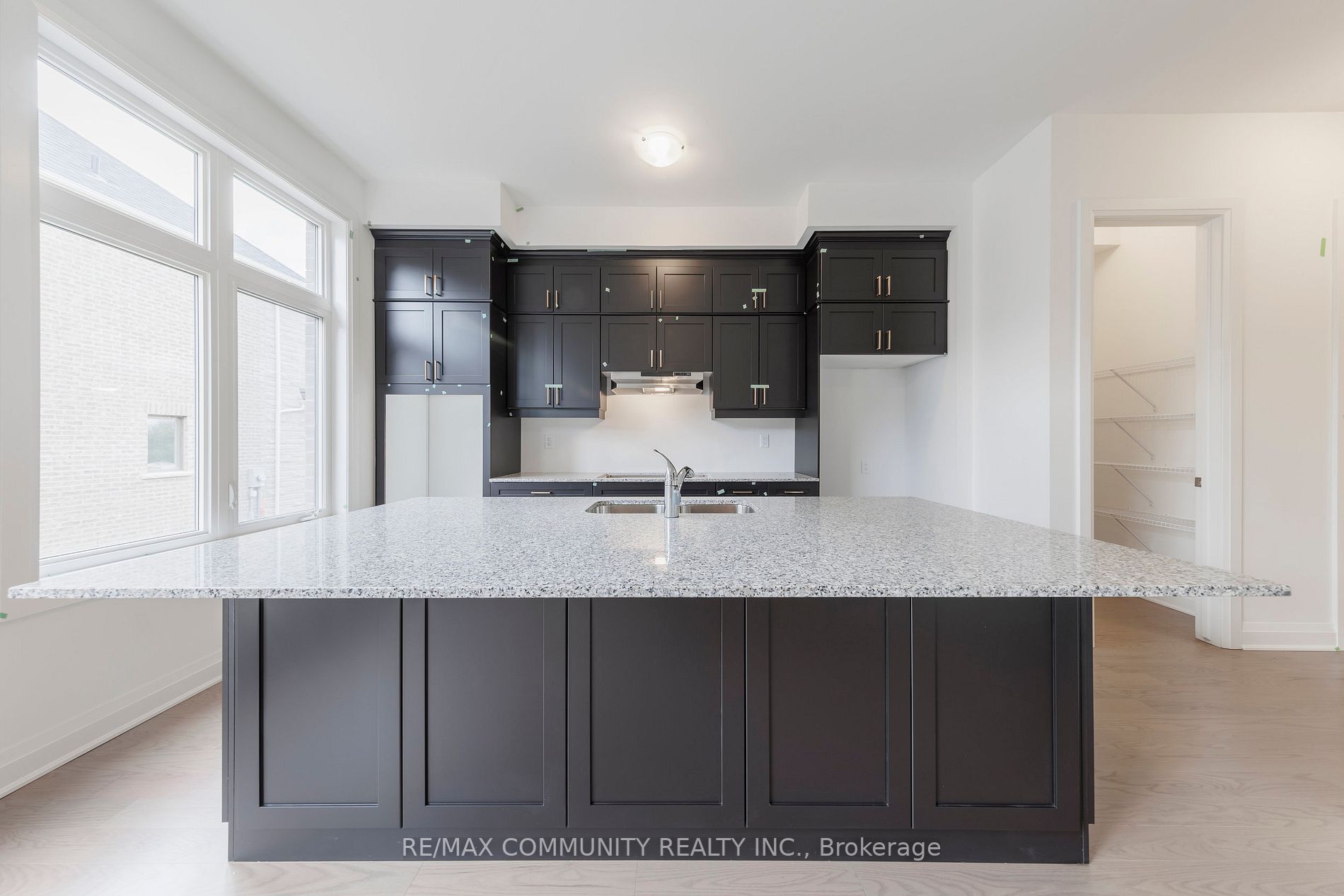1562 Honey Locust Pl