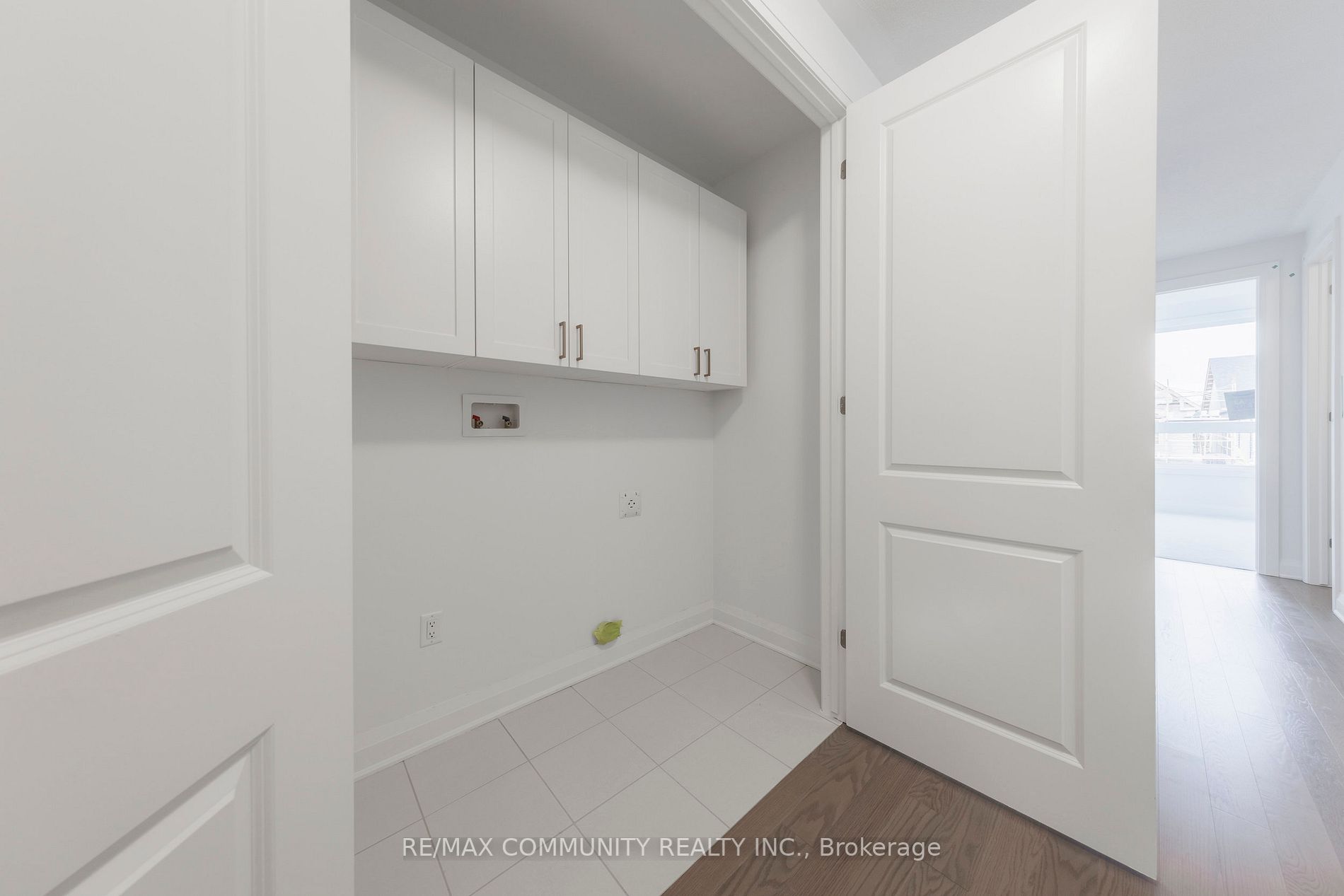 1562 Honey Locust Pl