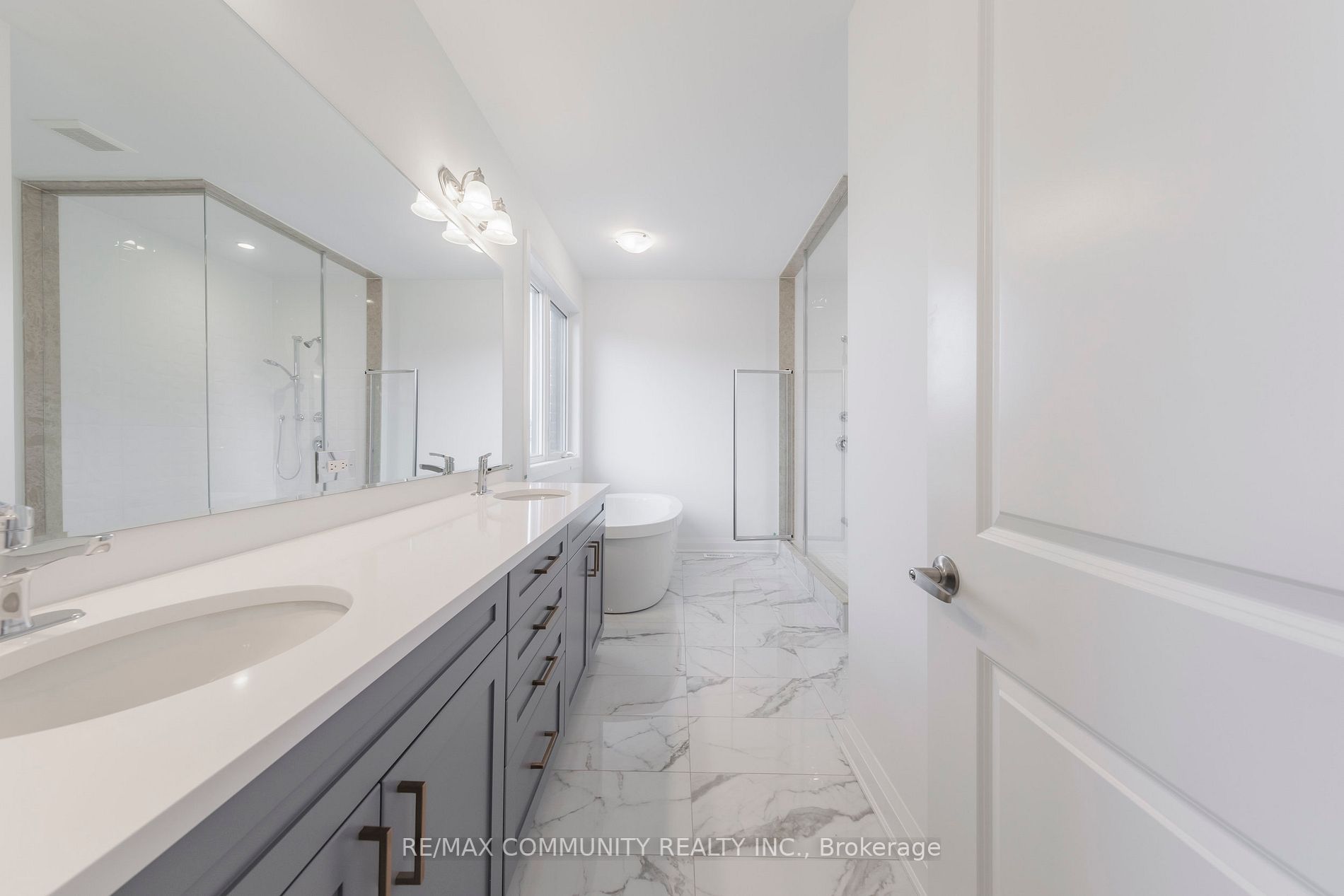 1562 Honey Locust Pl