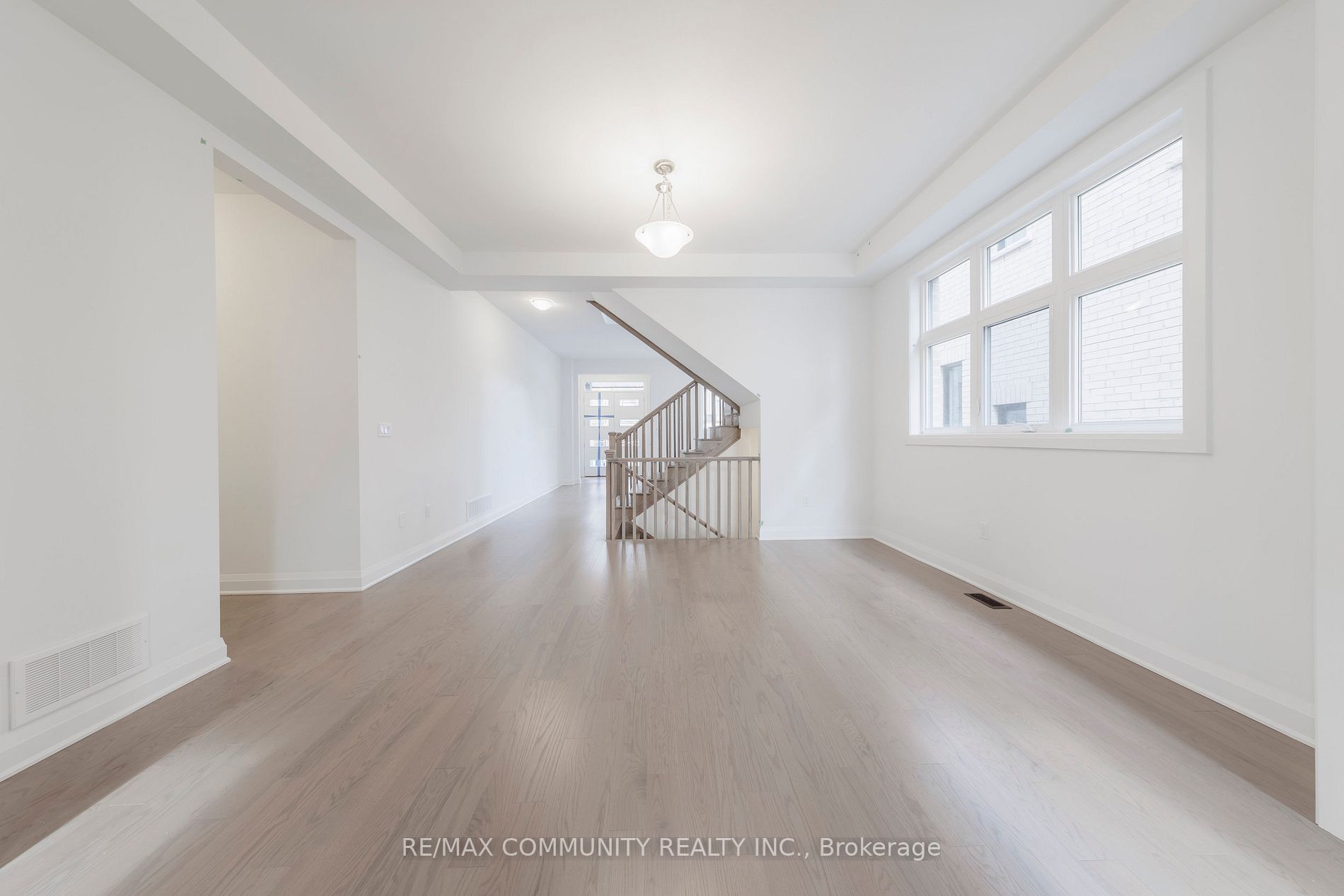 1562 Honey Locust Pl