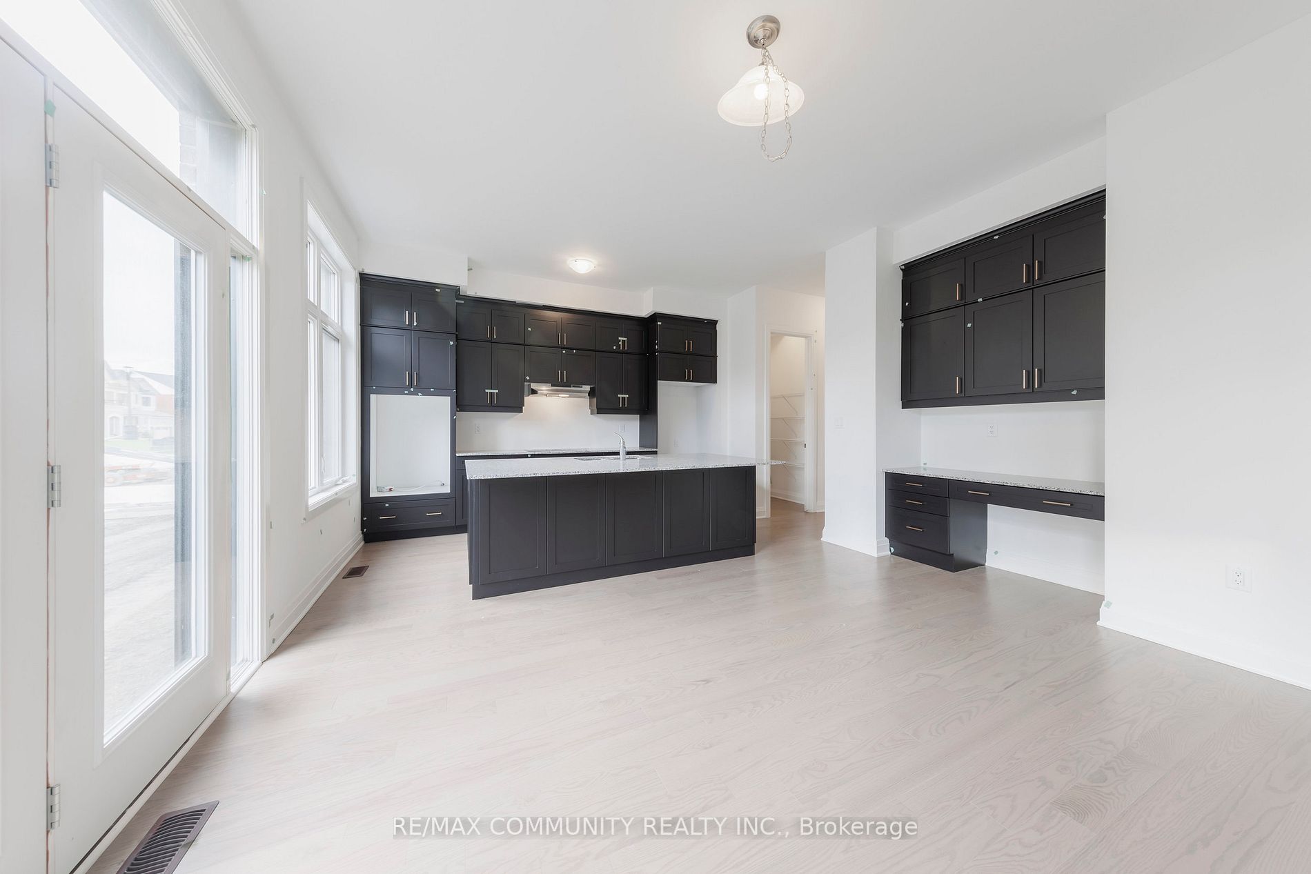 1562 Honey Locust Pl