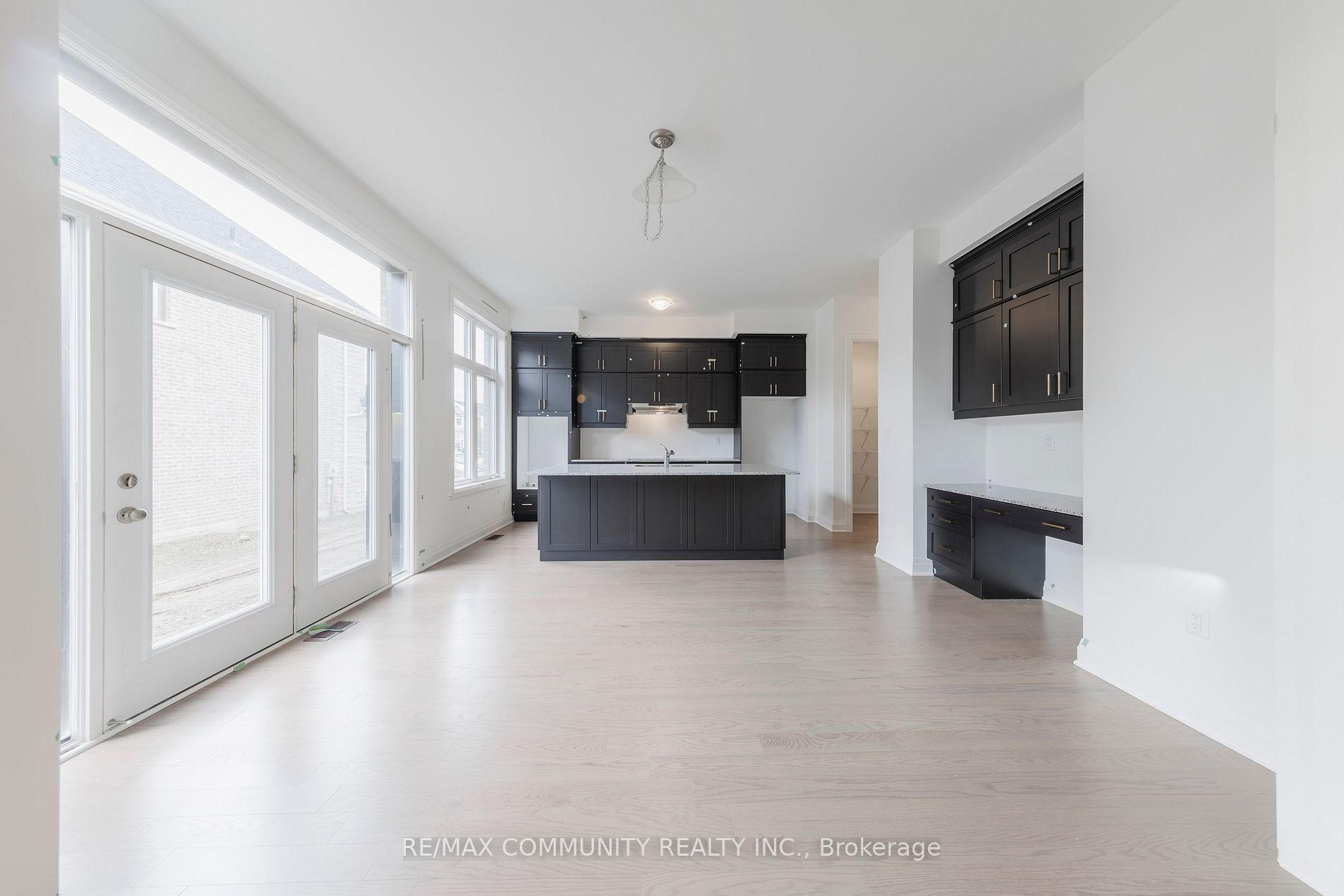 1562 Honey Locust Pl