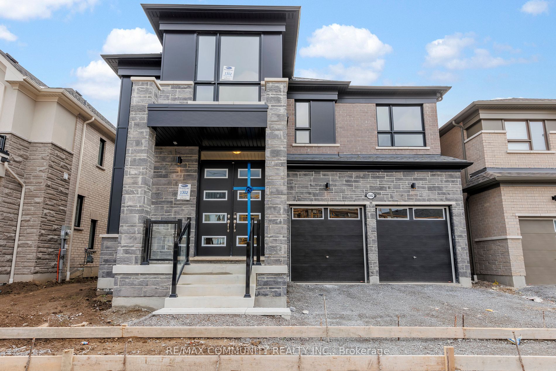 1562 Honey Locust Pl