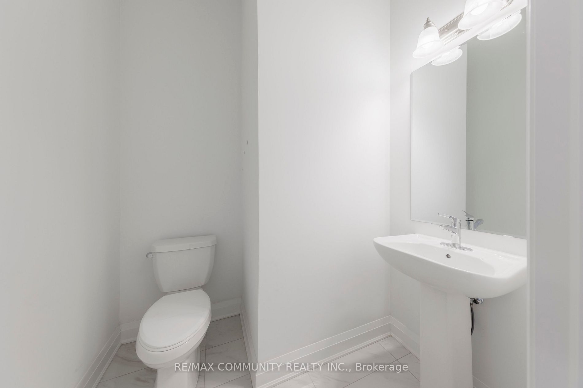 1562 Honey Locust Pl