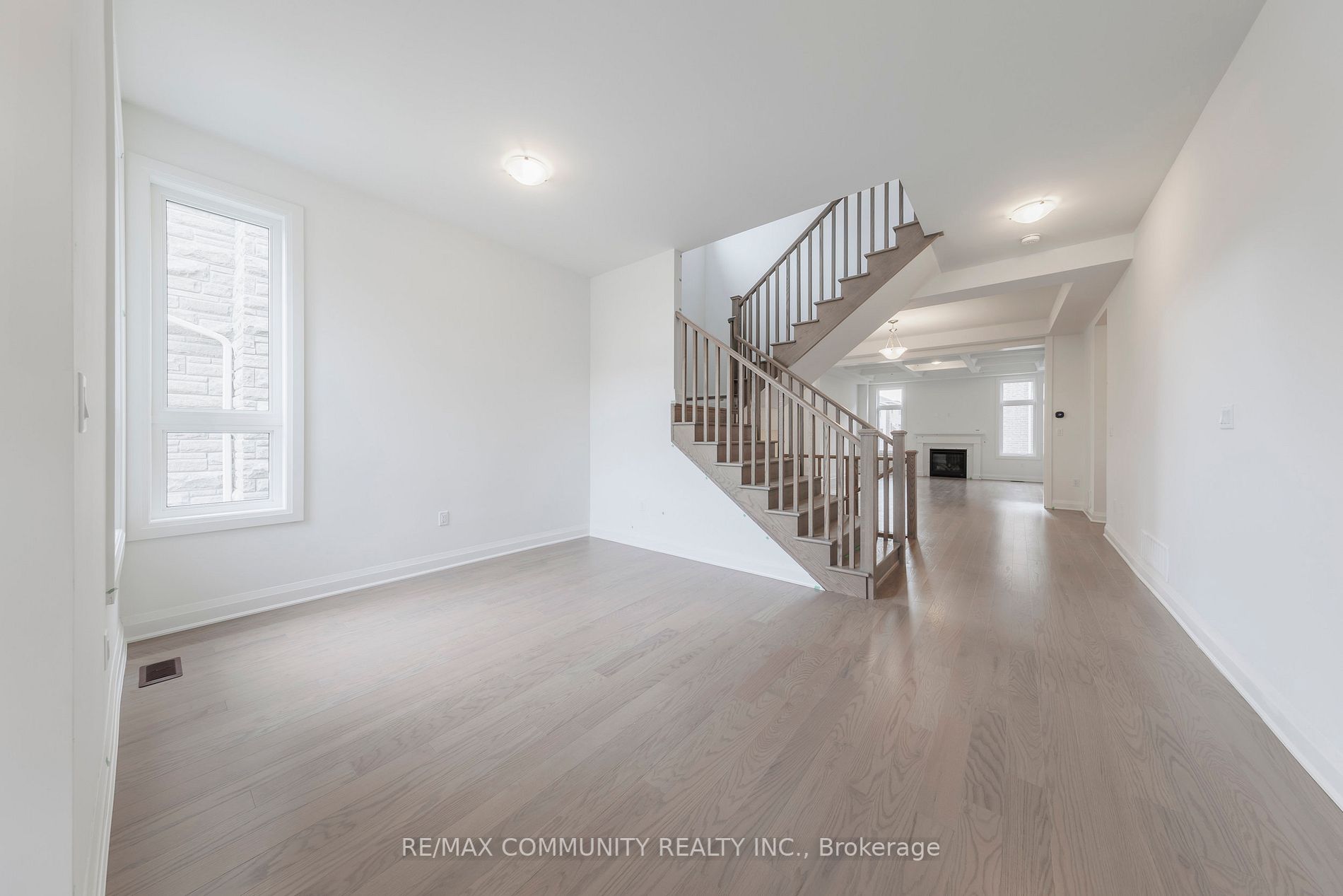 1562 Honey Locust Pl