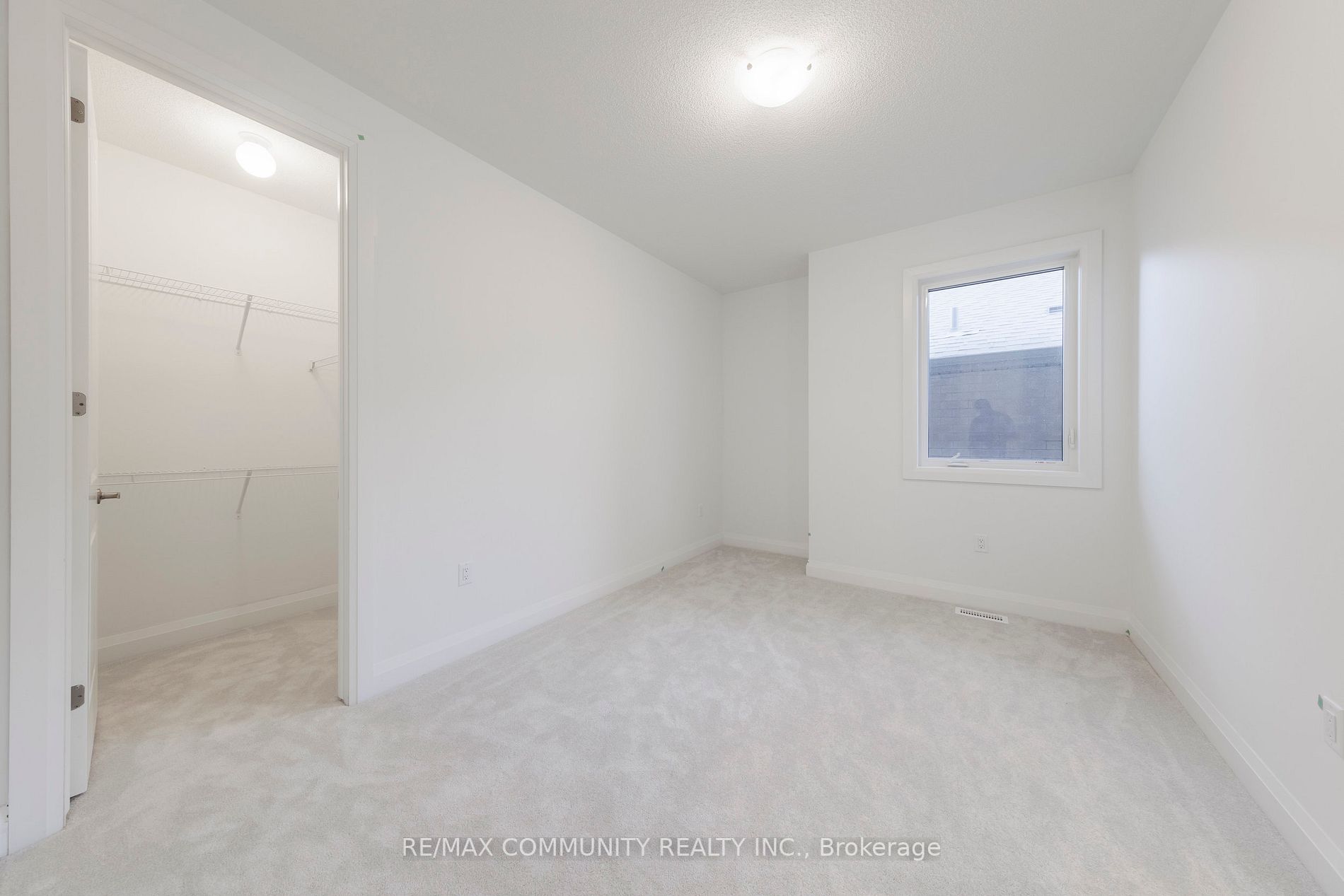 1562 Honey Locust Pl
