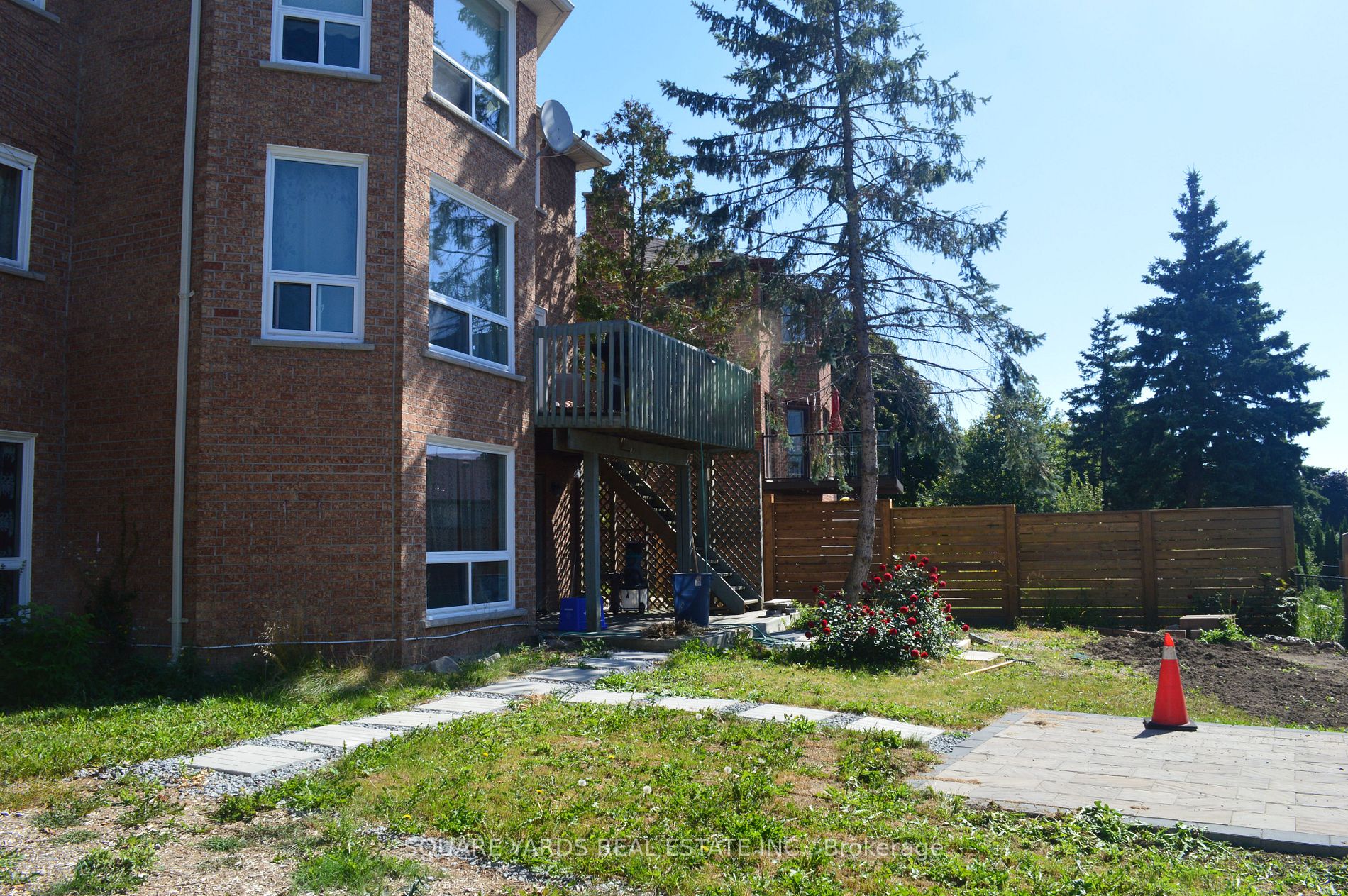 1002 Rambleberry Ave