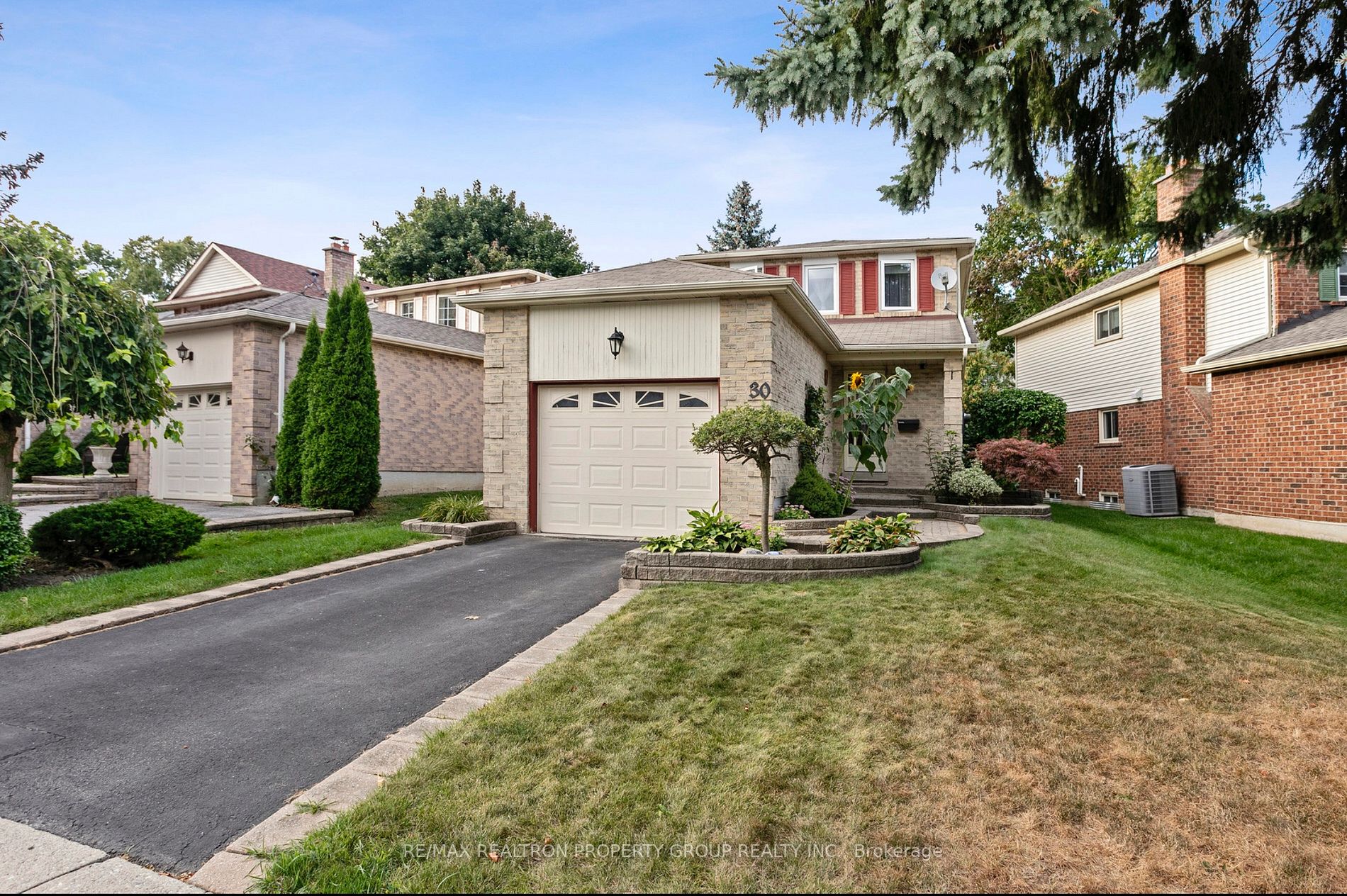 30 Baronial Crt