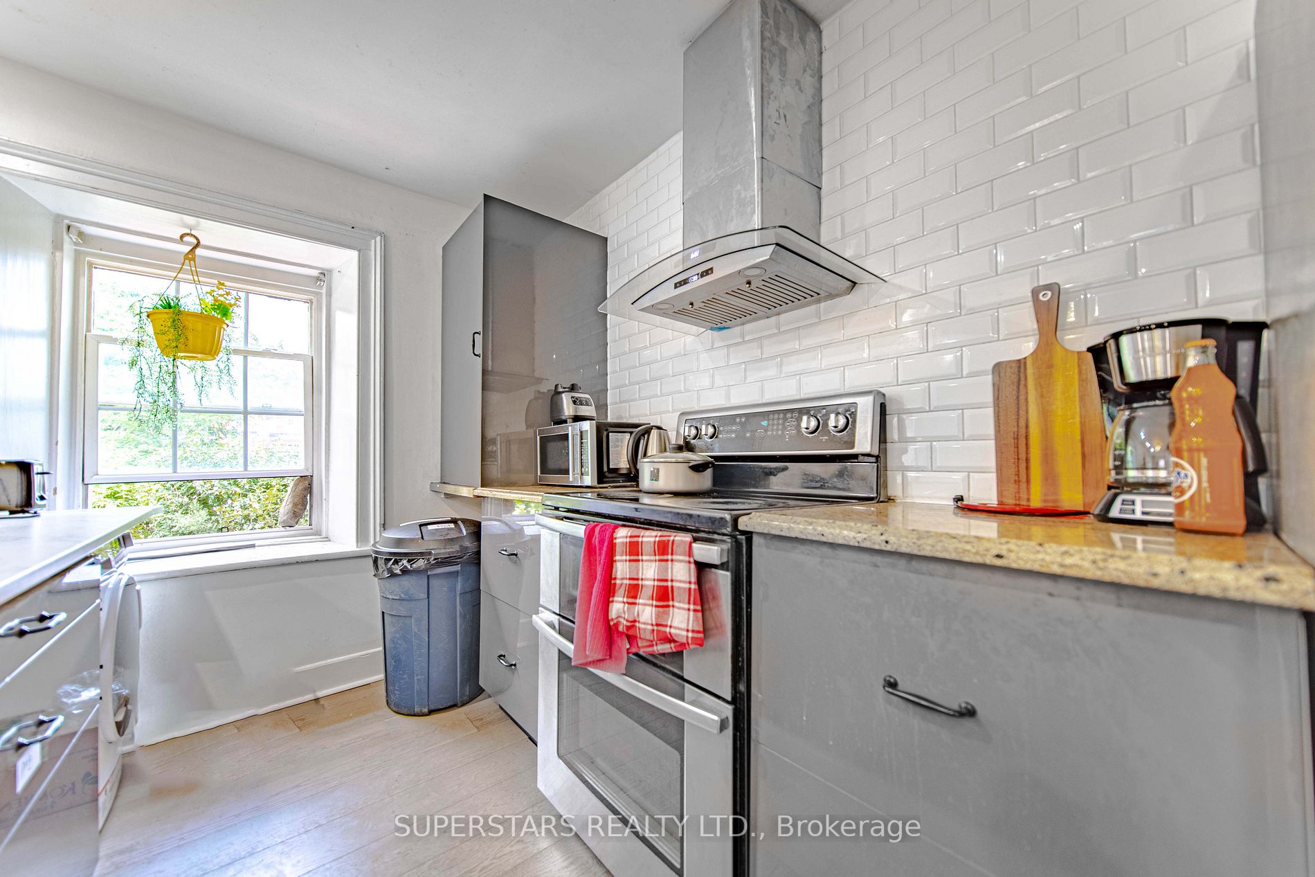 2319 Wildwood Crescent
