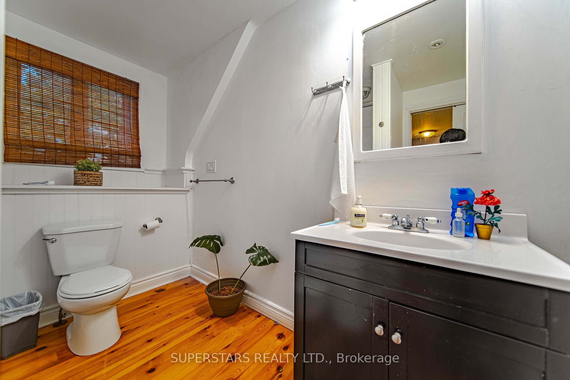 2319 Wildwood Crescent