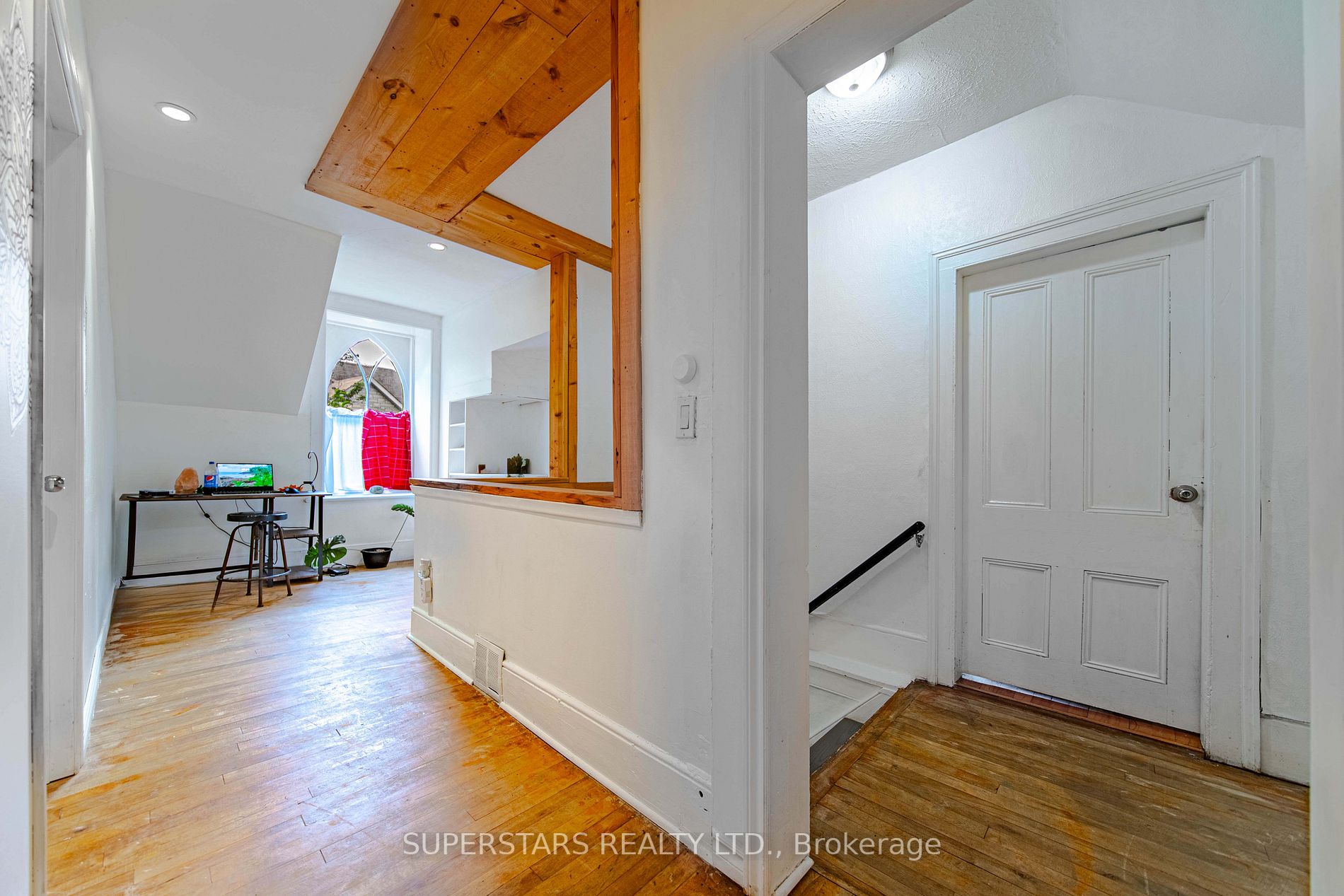 2319 Wildwood Crescent