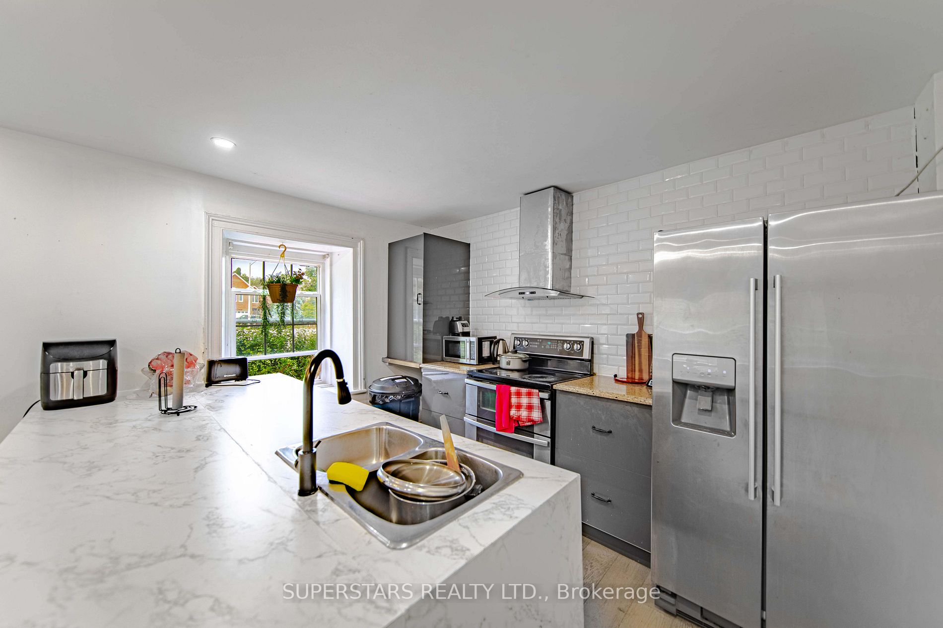 2319 Wildwood Crescent