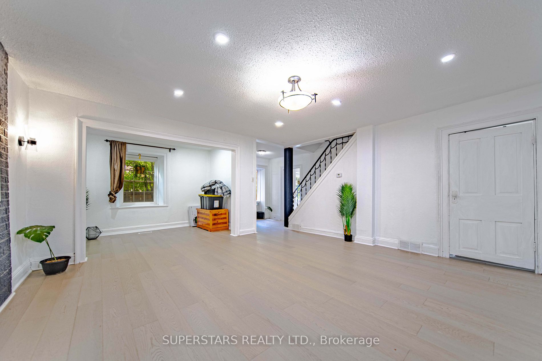 2319 Wildwood Crescent