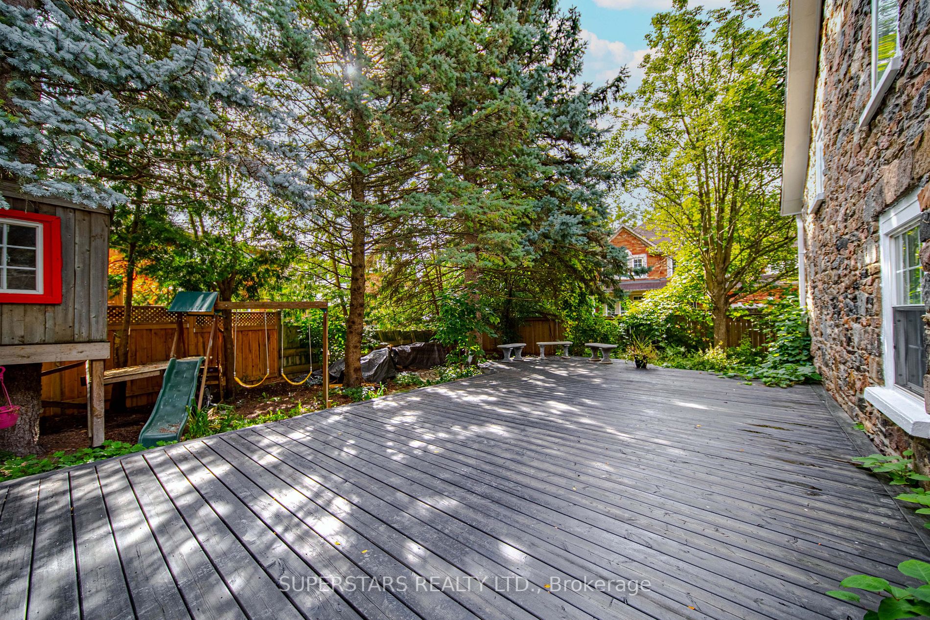 2319 Wildwood Crescent