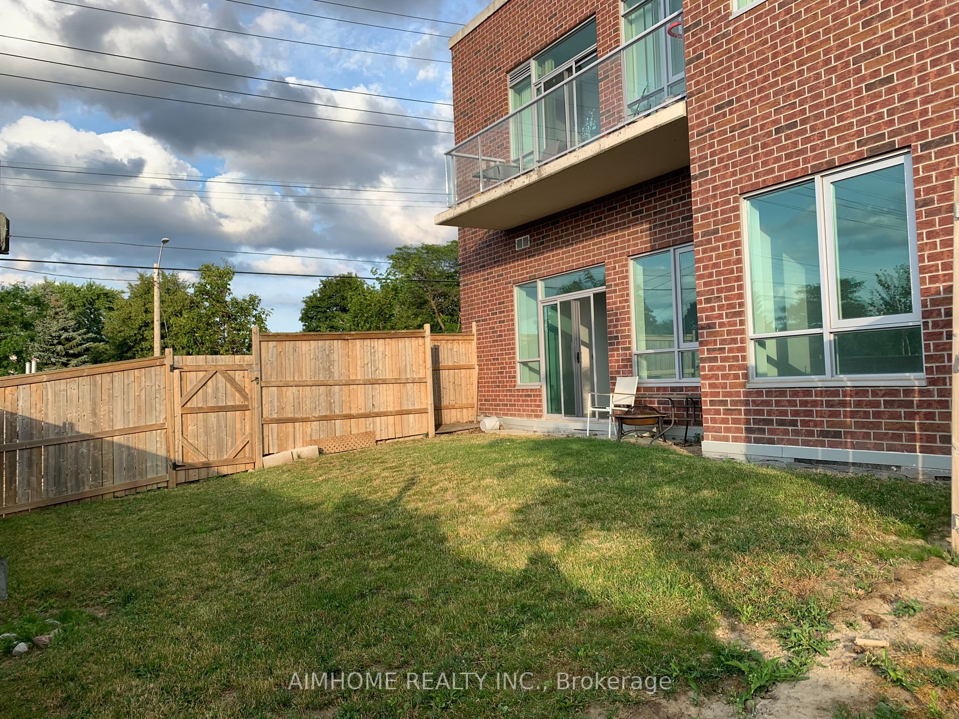 1328 Birchmount Rd, #112