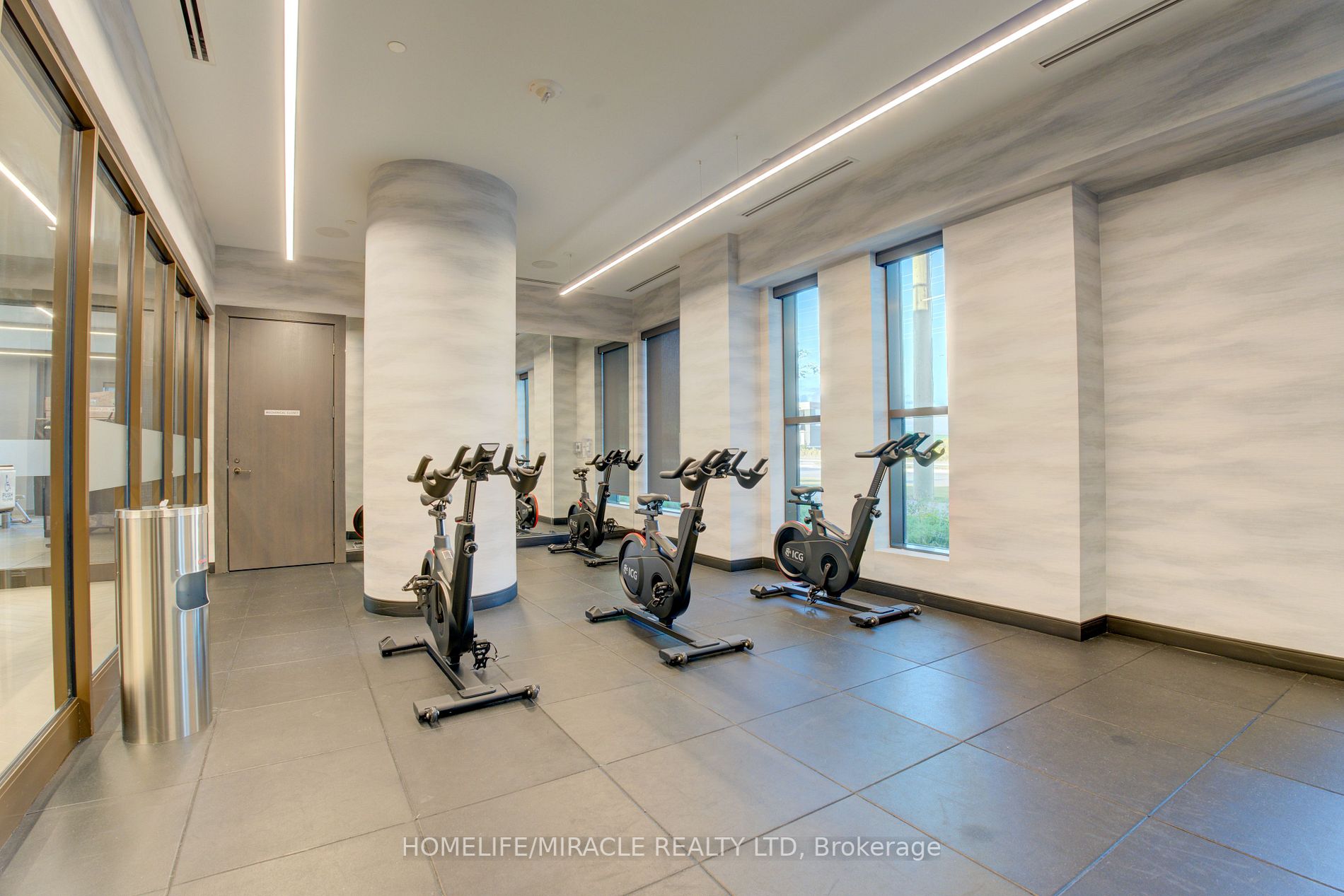 2550 Simcoe Street N, #1602
