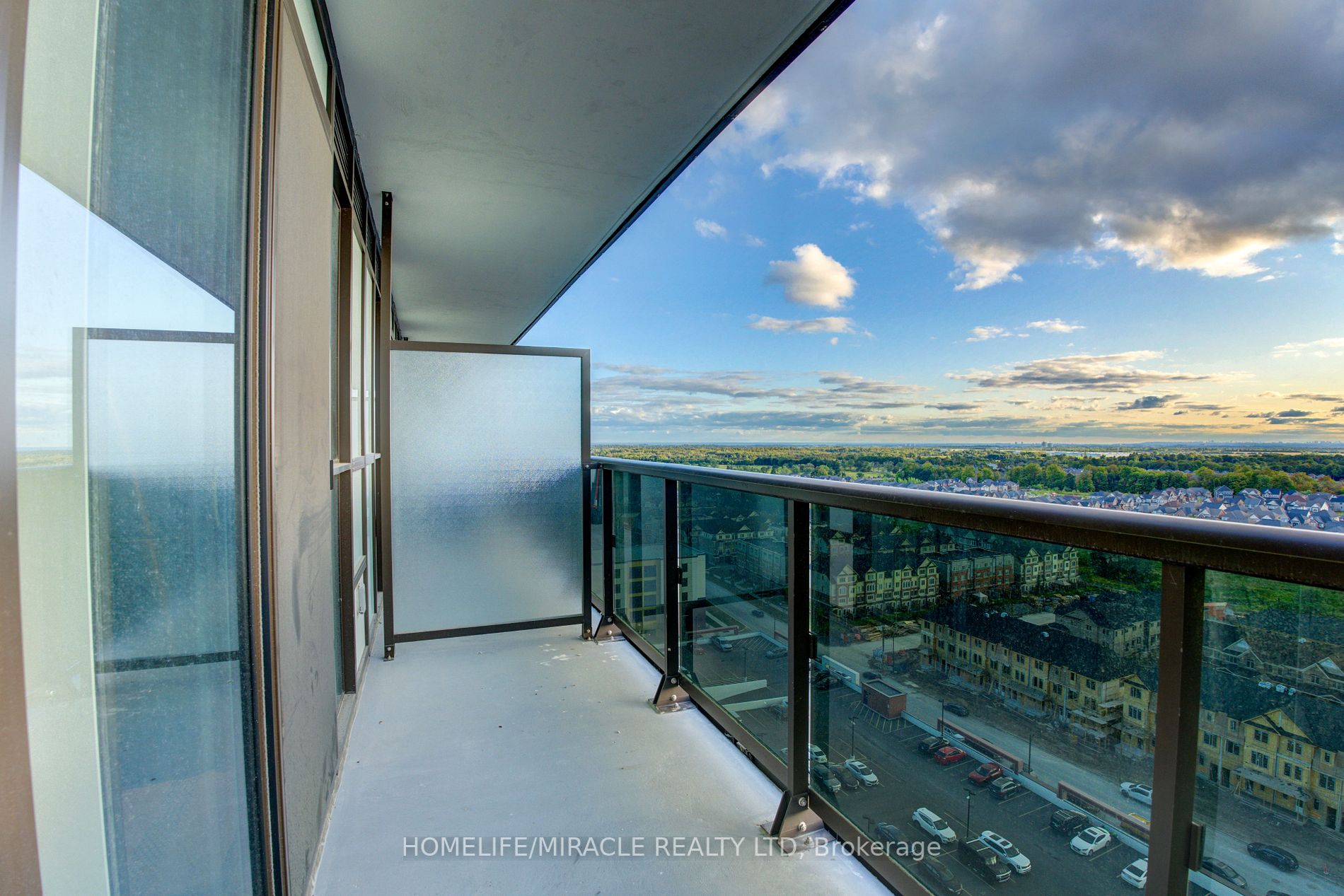 2550 Simcoe Street N, #1602