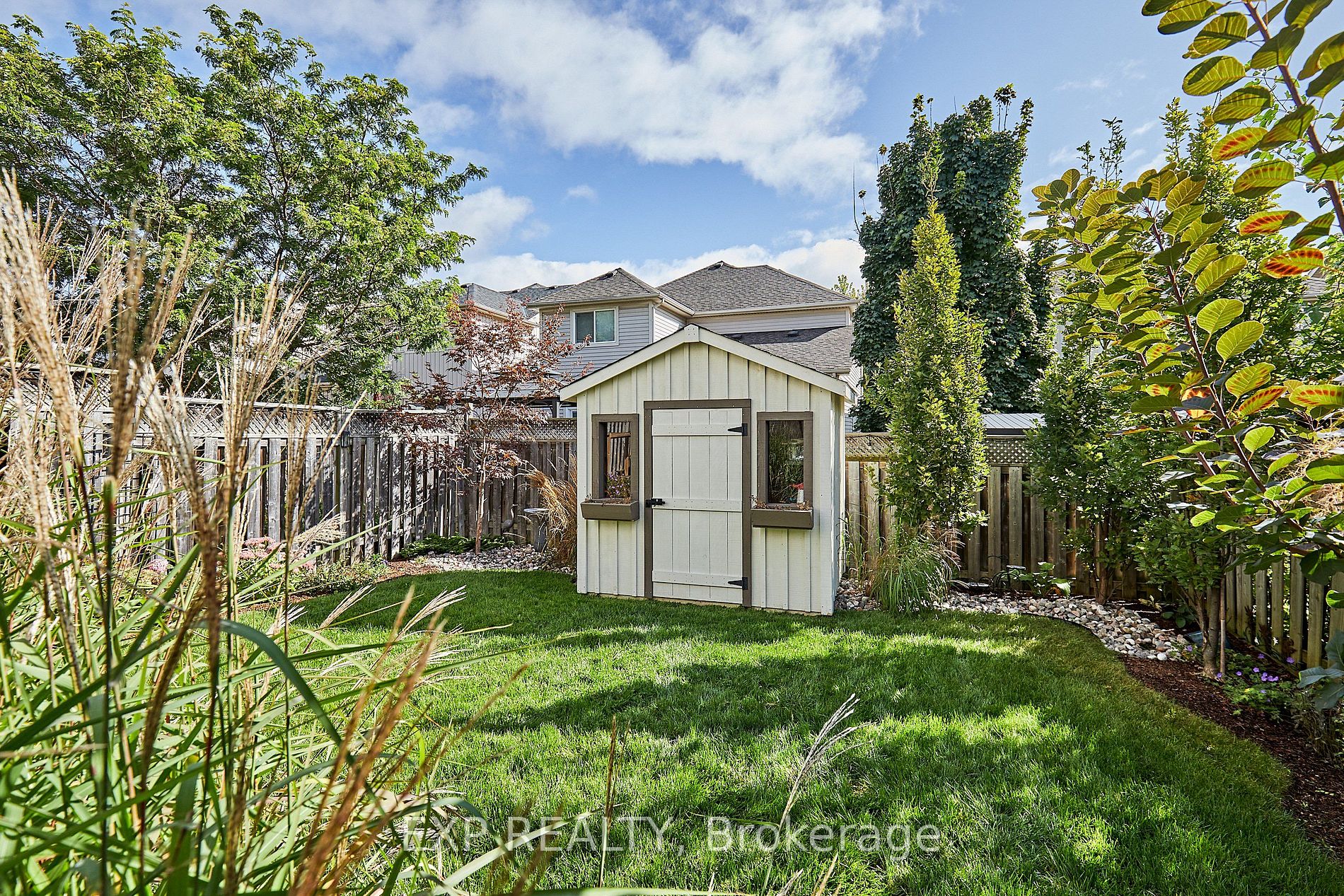 1113 Ashgrove Cres