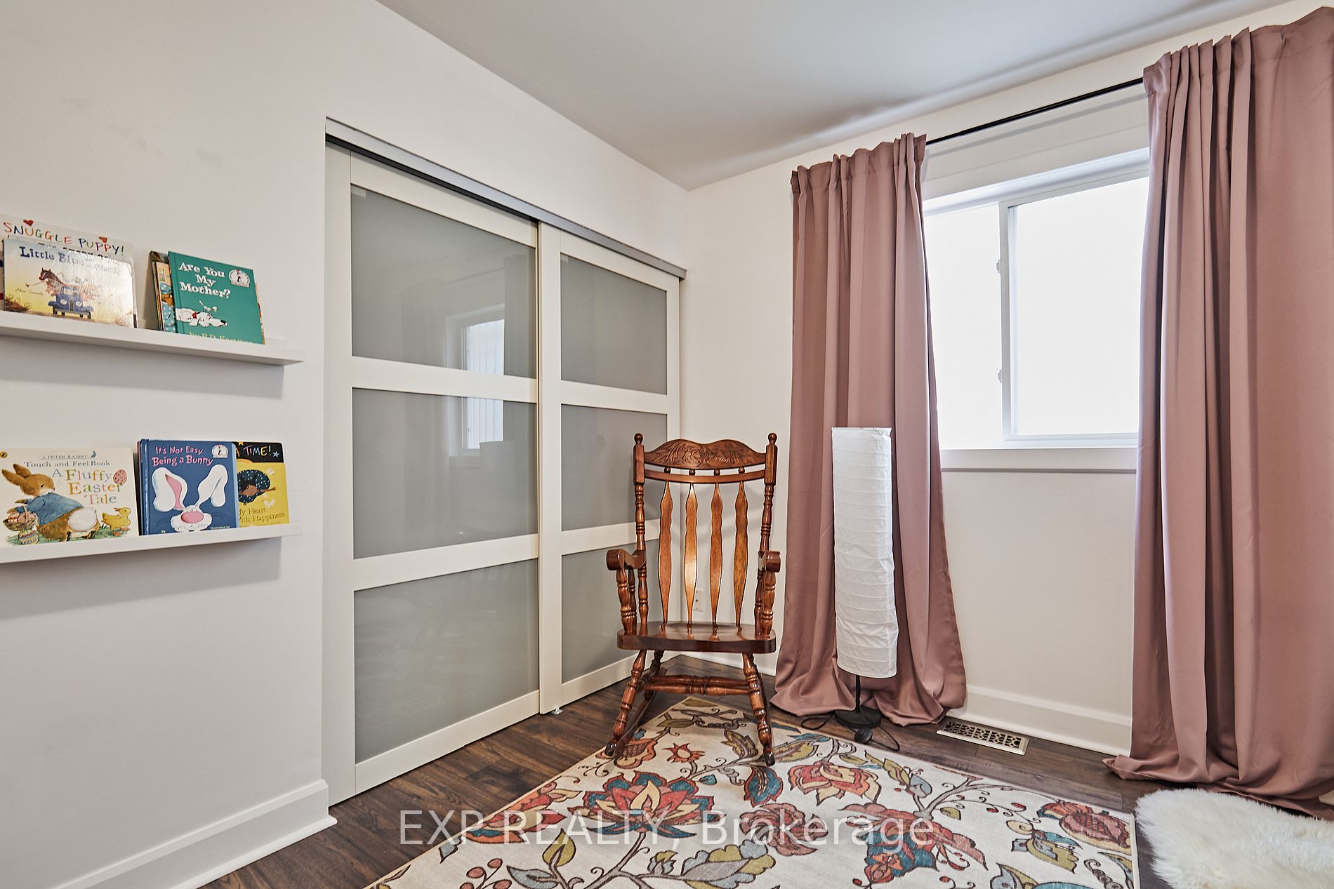 1113 Ashgrove Cres