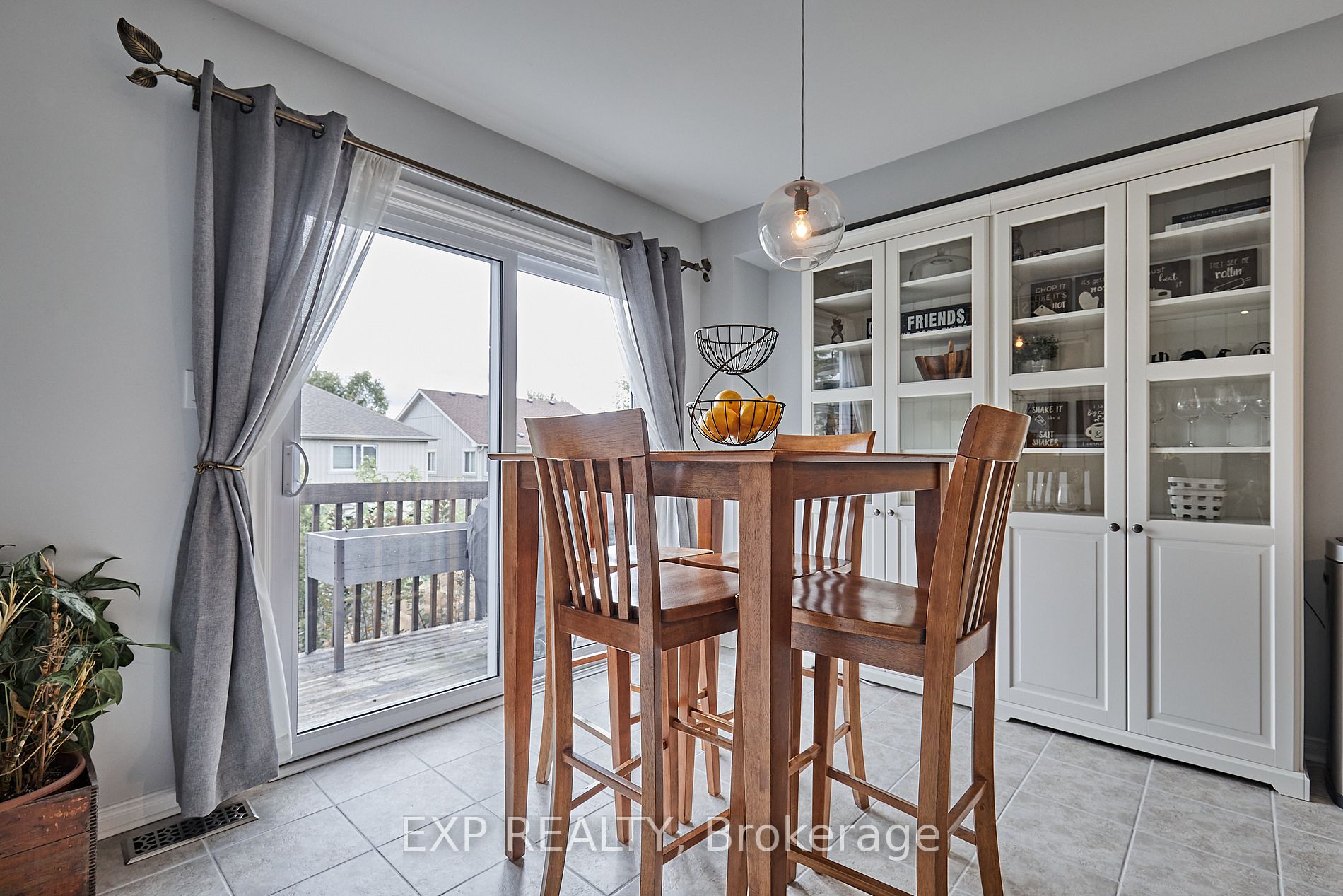 1113 Ashgrove Cres