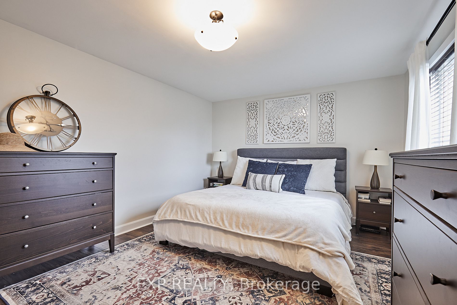 1113 Ashgrove Cres