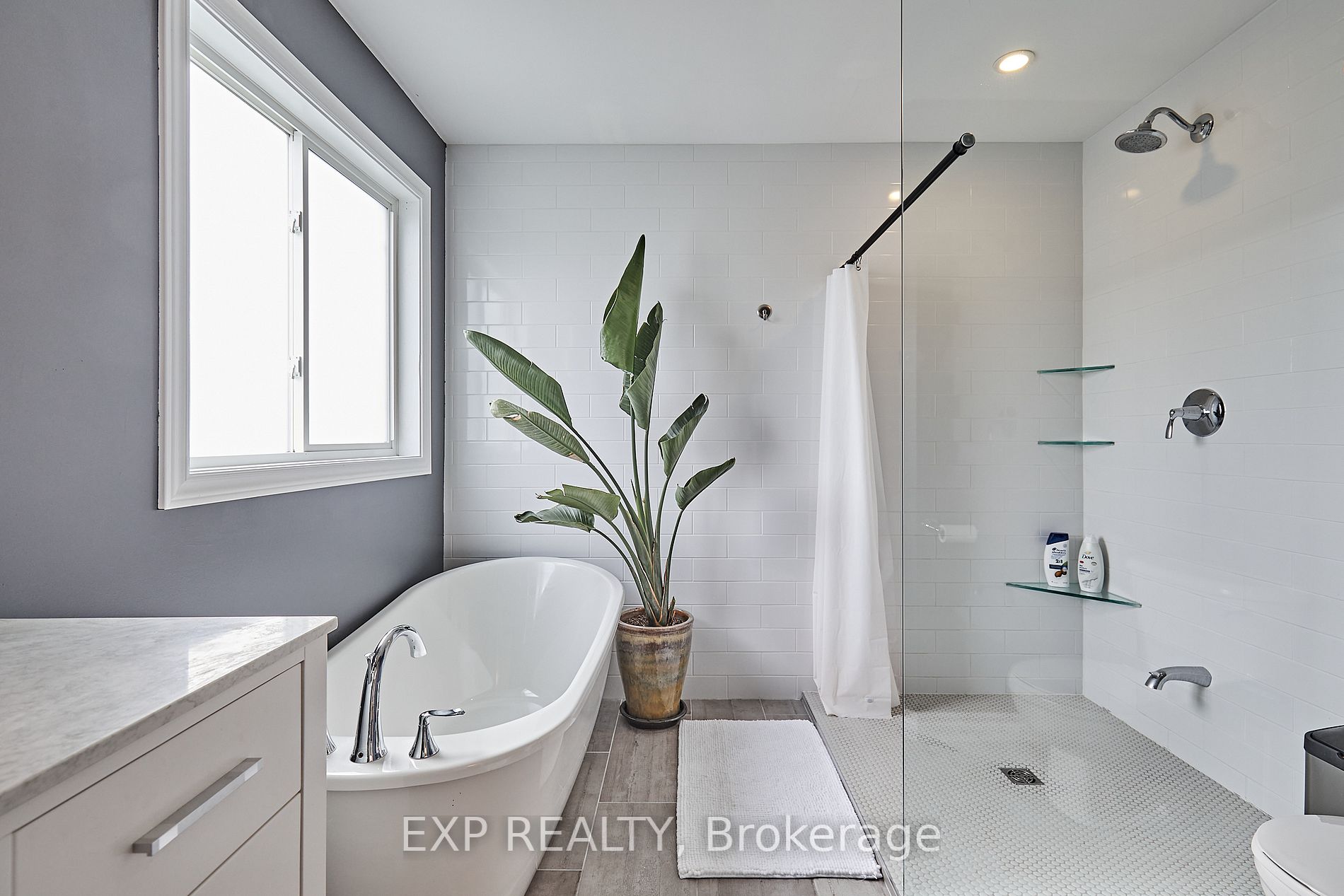 1113 Ashgrove Cres