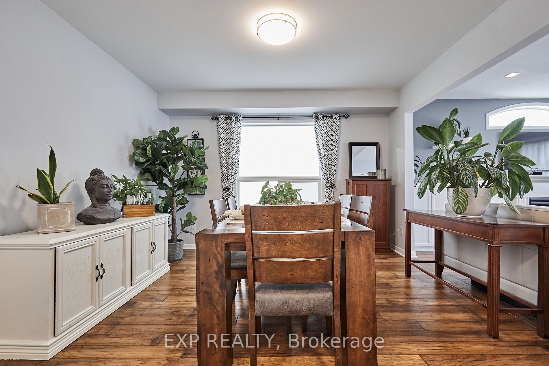1113 Ashgrove Cres