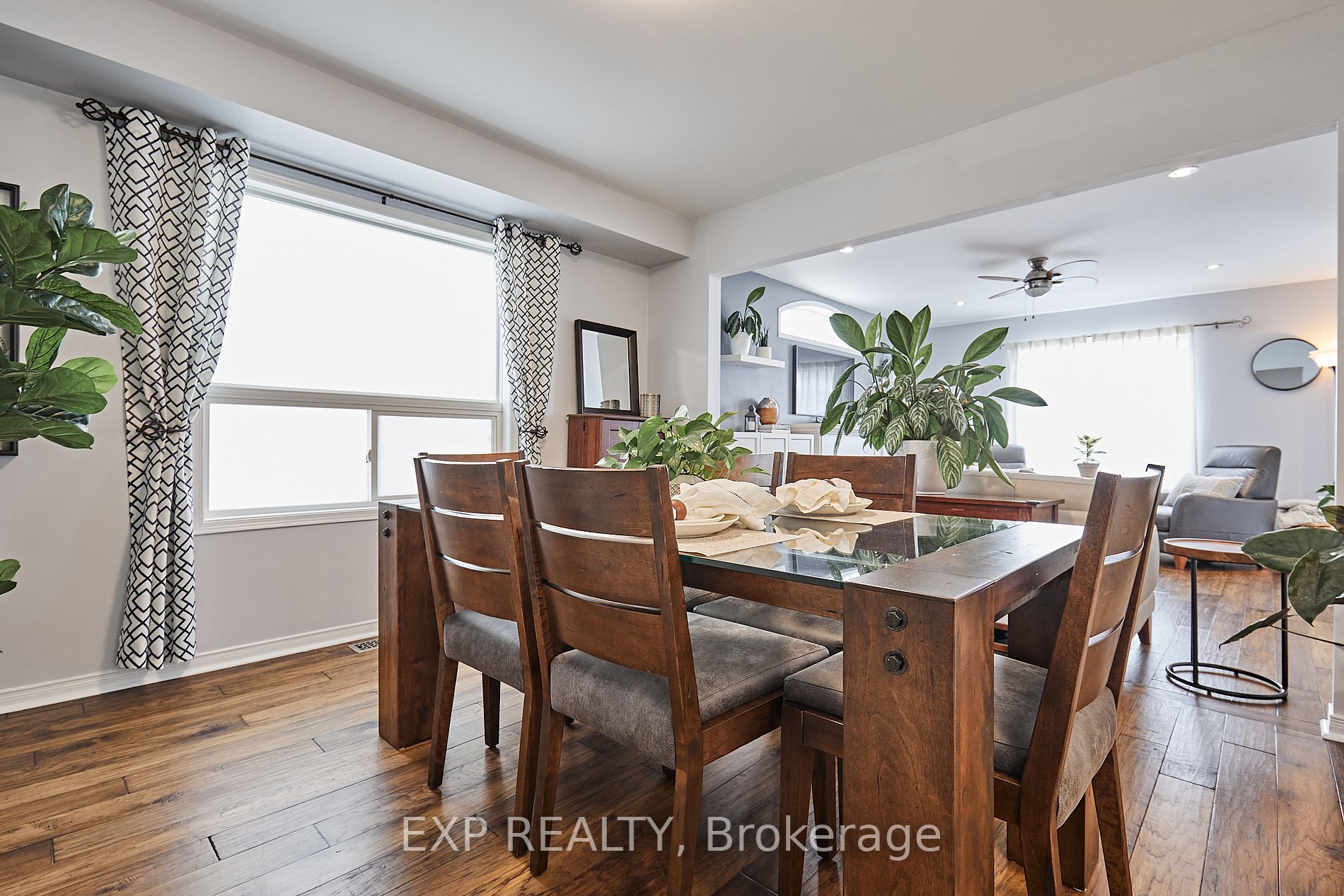 1113 Ashgrove Cres