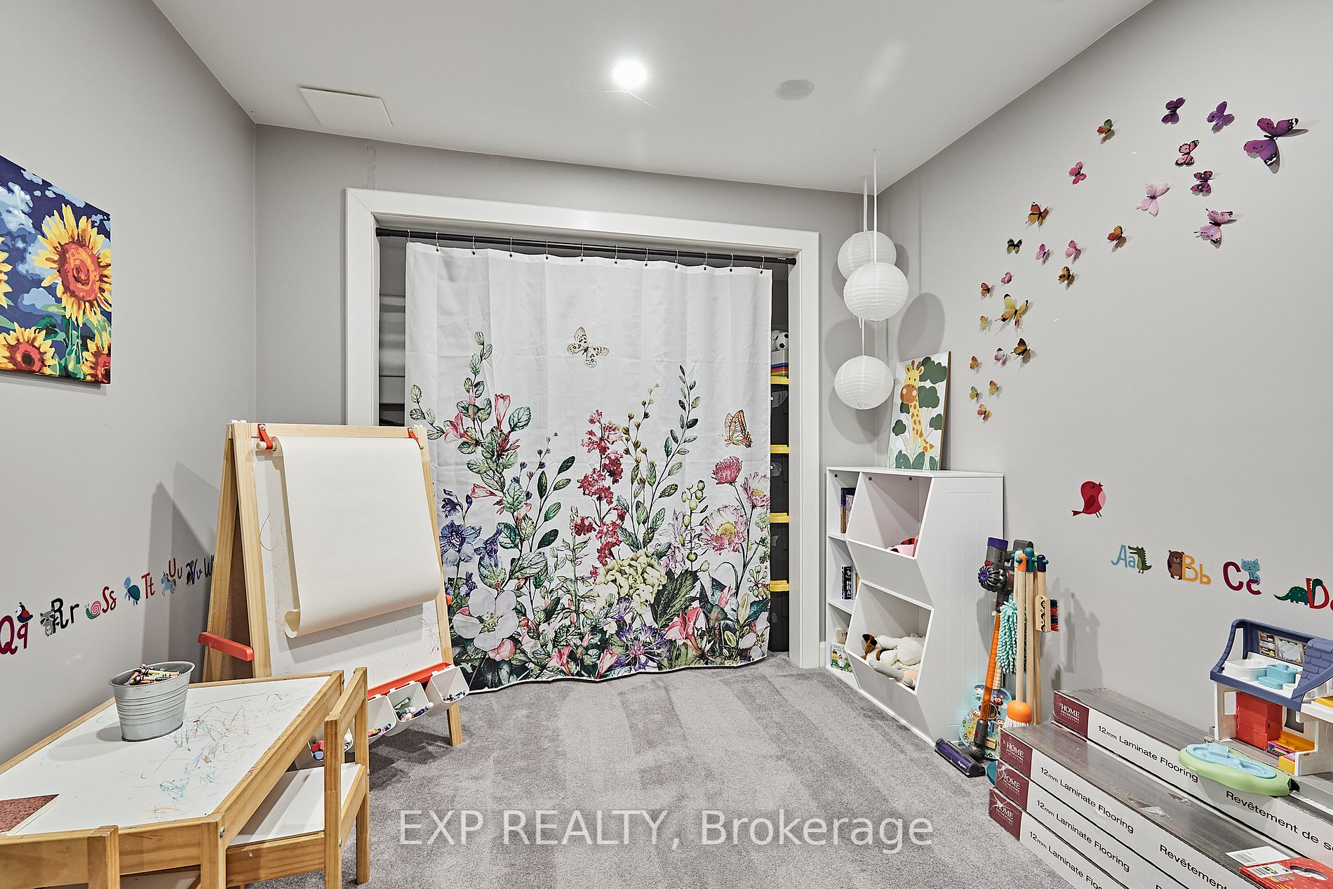 1113 Ashgrove Cres