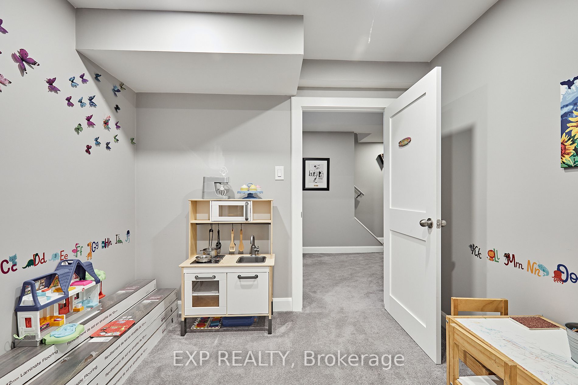 1113 Ashgrove Cres