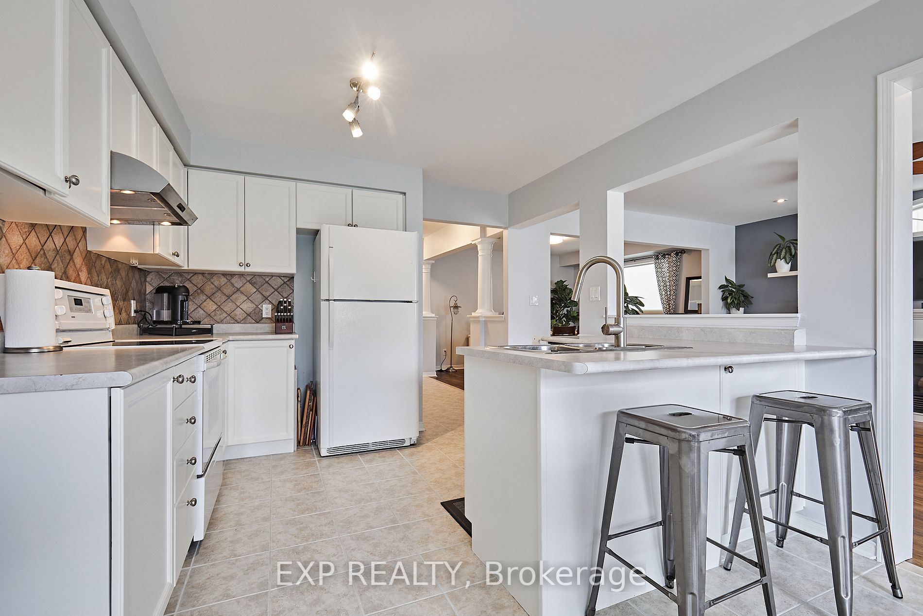 1113 Ashgrove Cres