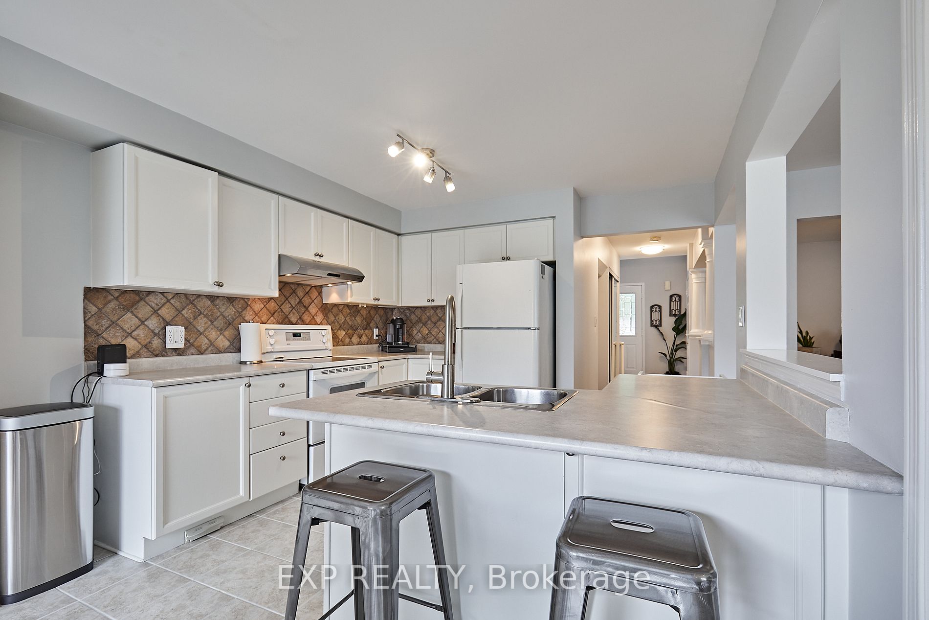 1113 Ashgrove Cres
