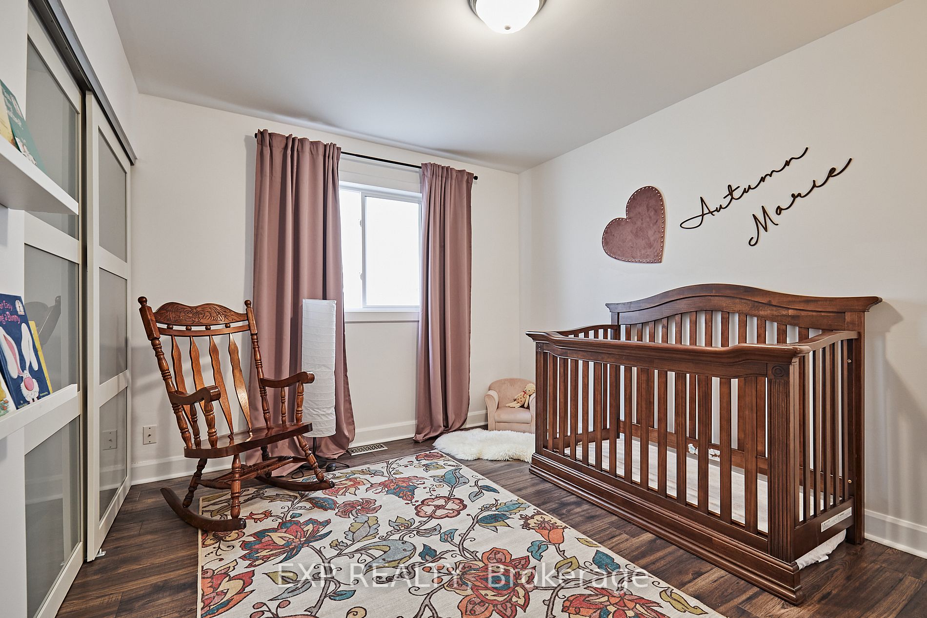 1113 Ashgrove Cres