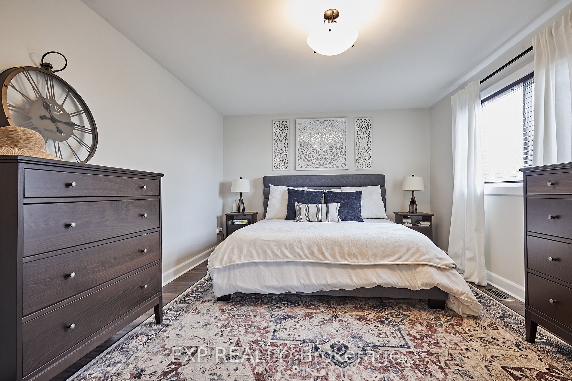 1113 Ashgrove Cres