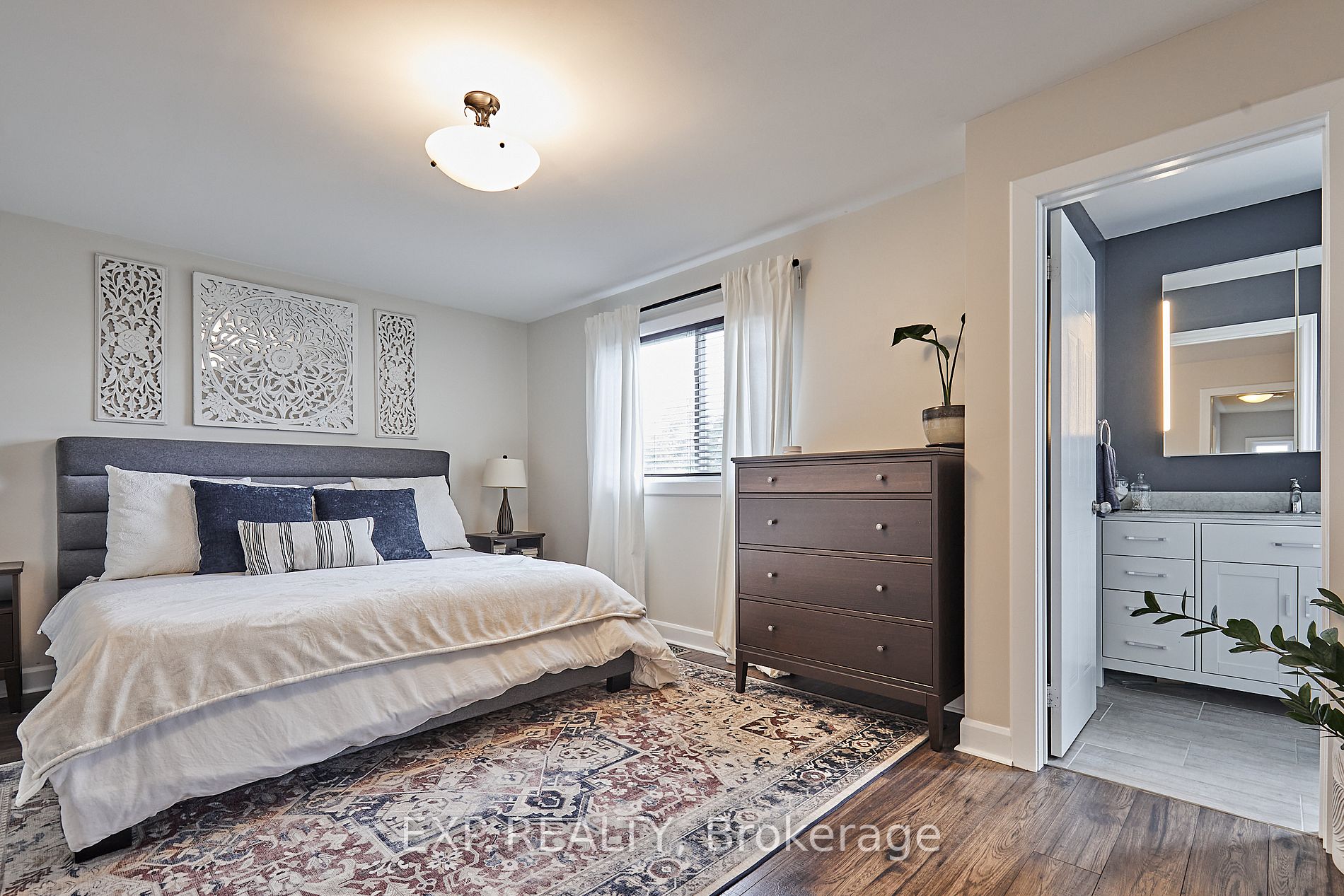1113 Ashgrove Cres