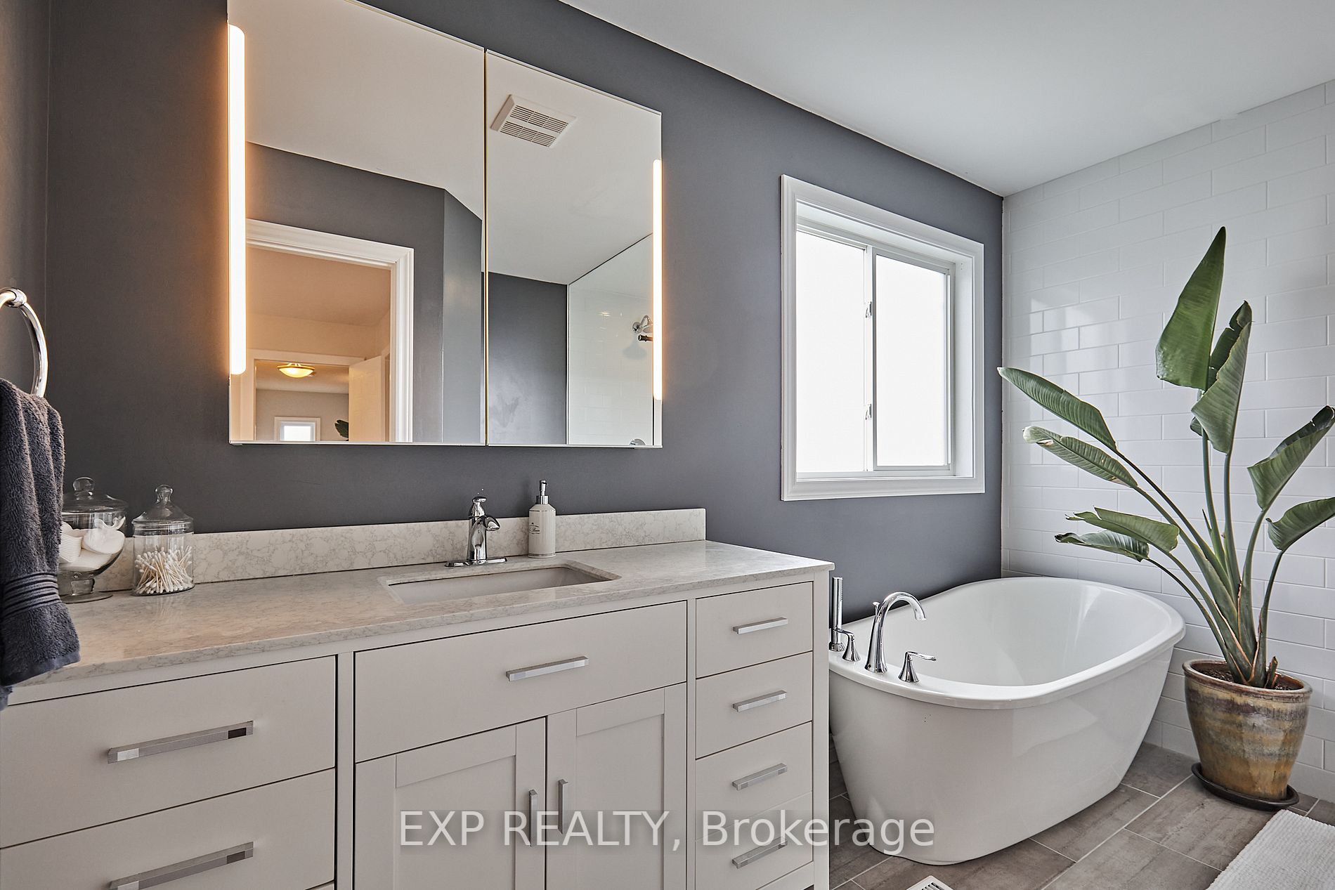 1113 Ashgrove Cres