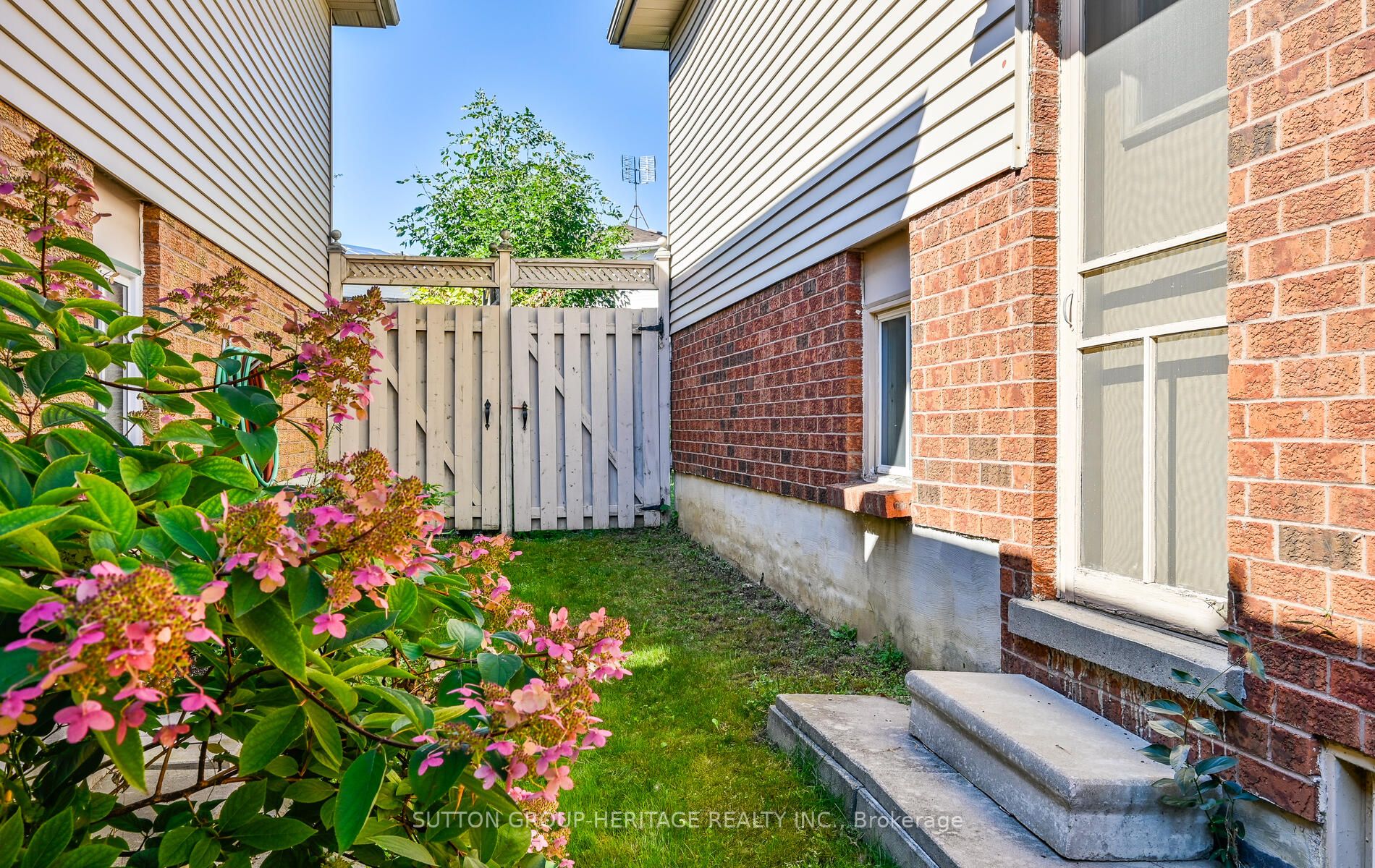 260 Glenabbey Dr