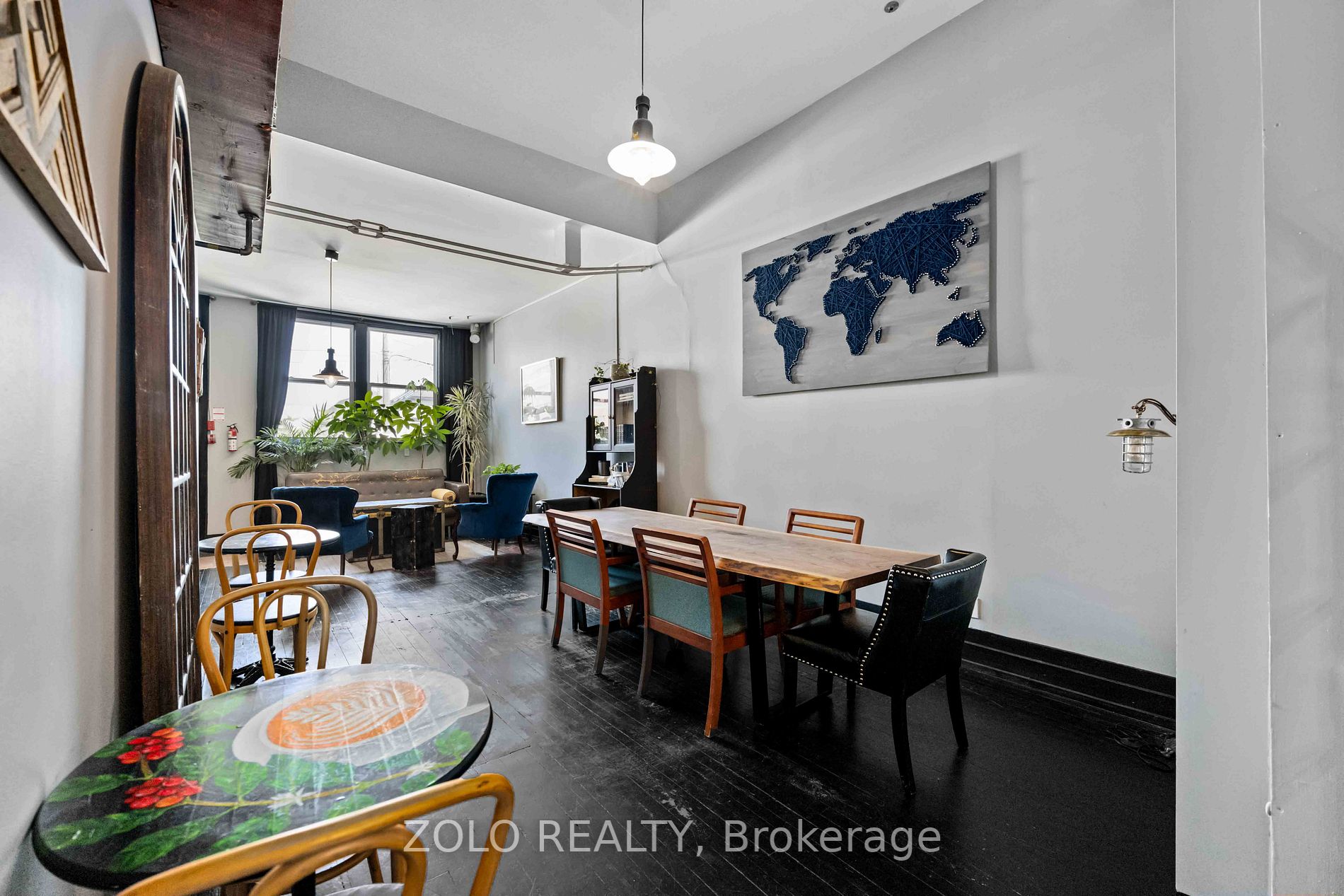 131 Brock St S