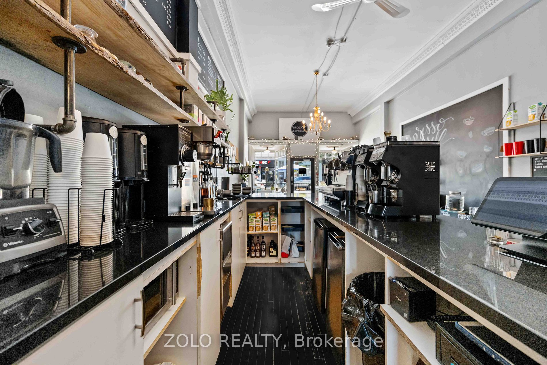 131 Brock St S
