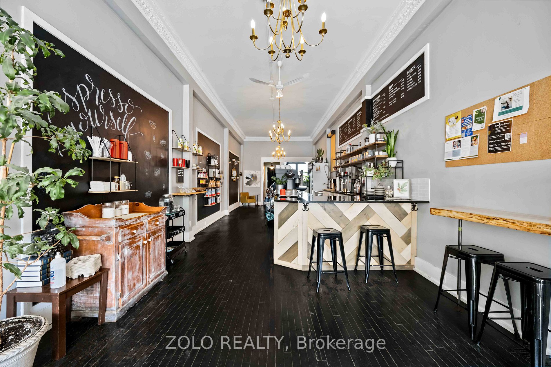 131 Brock St S